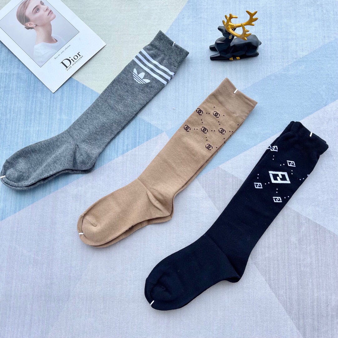 “Super-Explosive Net Red Socks: Platinum Fire for All Seasons” - 图片 3