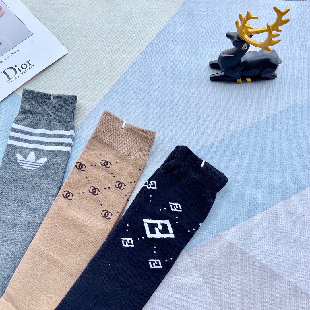 “Super-Explosive Net Red Socks: Platinum Fire for All Seasons” - 图片 1