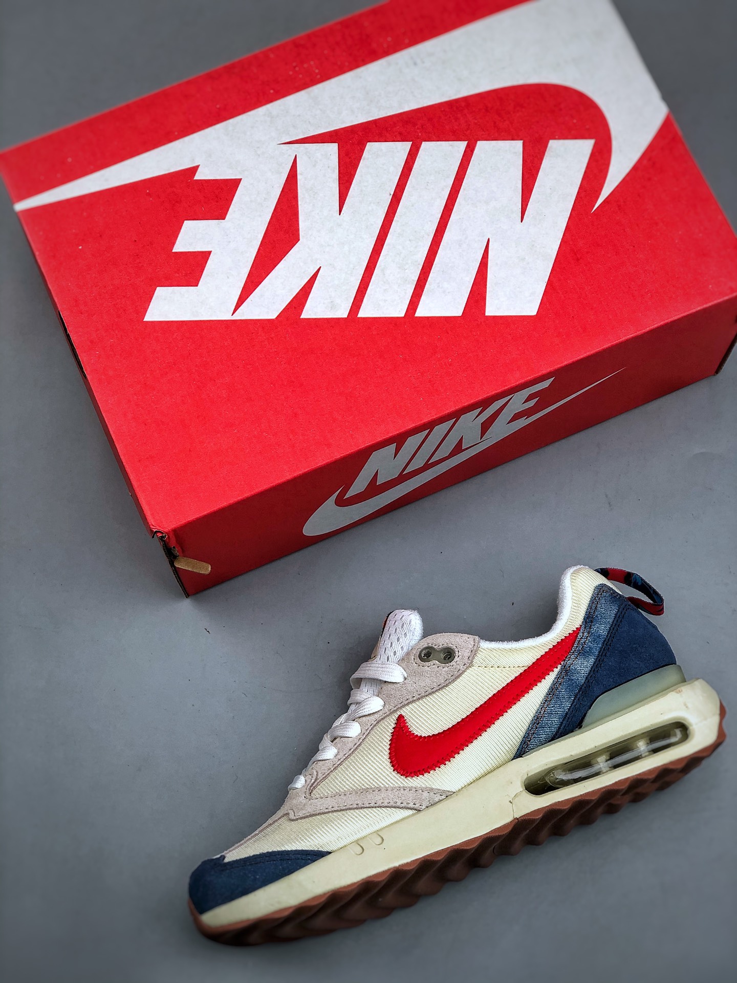 💰真标170💰公司级200💰纯原240 NK Air Max Dawn 黎明系列低帮气垫百搭休闲运动慢跑鞋 采用柔软翻毛皮和透气梭织材料打造利落鞋面，中底和鞋跟融入现代感线条设计，兼具复古风格与时尚魅力，尽显运动风范。鞋底加入 Air 缓震配置巧搭柔软泡绵，塑就非凡舒适感受。穿上 Air Max Dawn 运动鞋，打造出众造型，迎接美好的一天。货号：DV1487 162 尺码：39 40 40.5 41 42 42.5 43 44 44.5 45