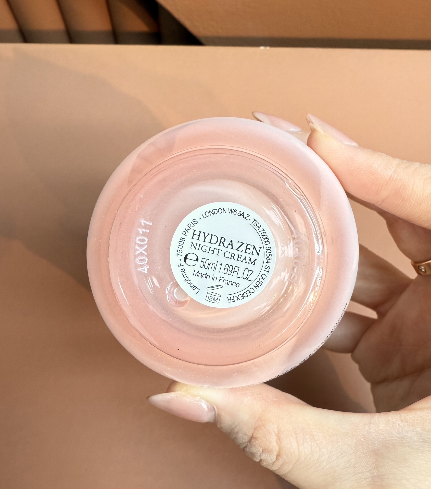 ✨50💰单支
✨90💰两件套
兰蔻水份缘日晚霜两件套！内含：日霜50ml，晚霜50ml。