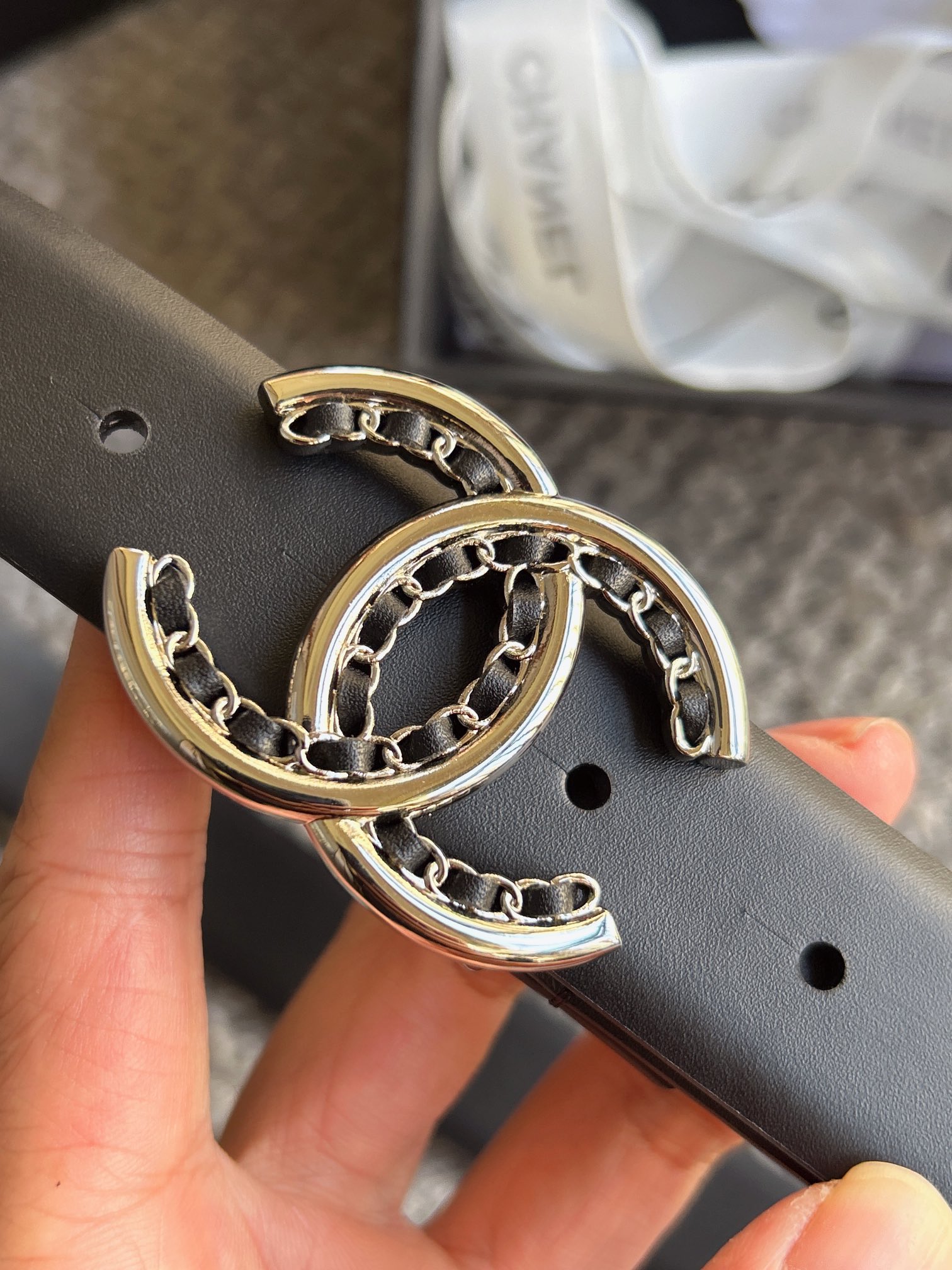 High-End Leather Grade Chanel Bouquets with Pure Copper Gold Accents - 图片 2
