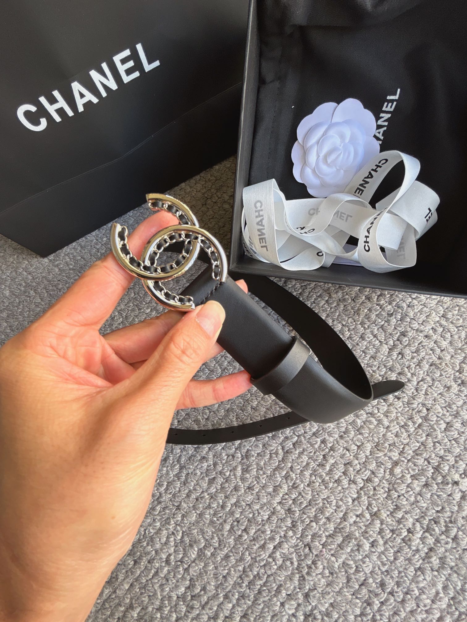 High-End Leather Grade Chanel Bouquets with Pure Copper Gold Accents - 图片 4