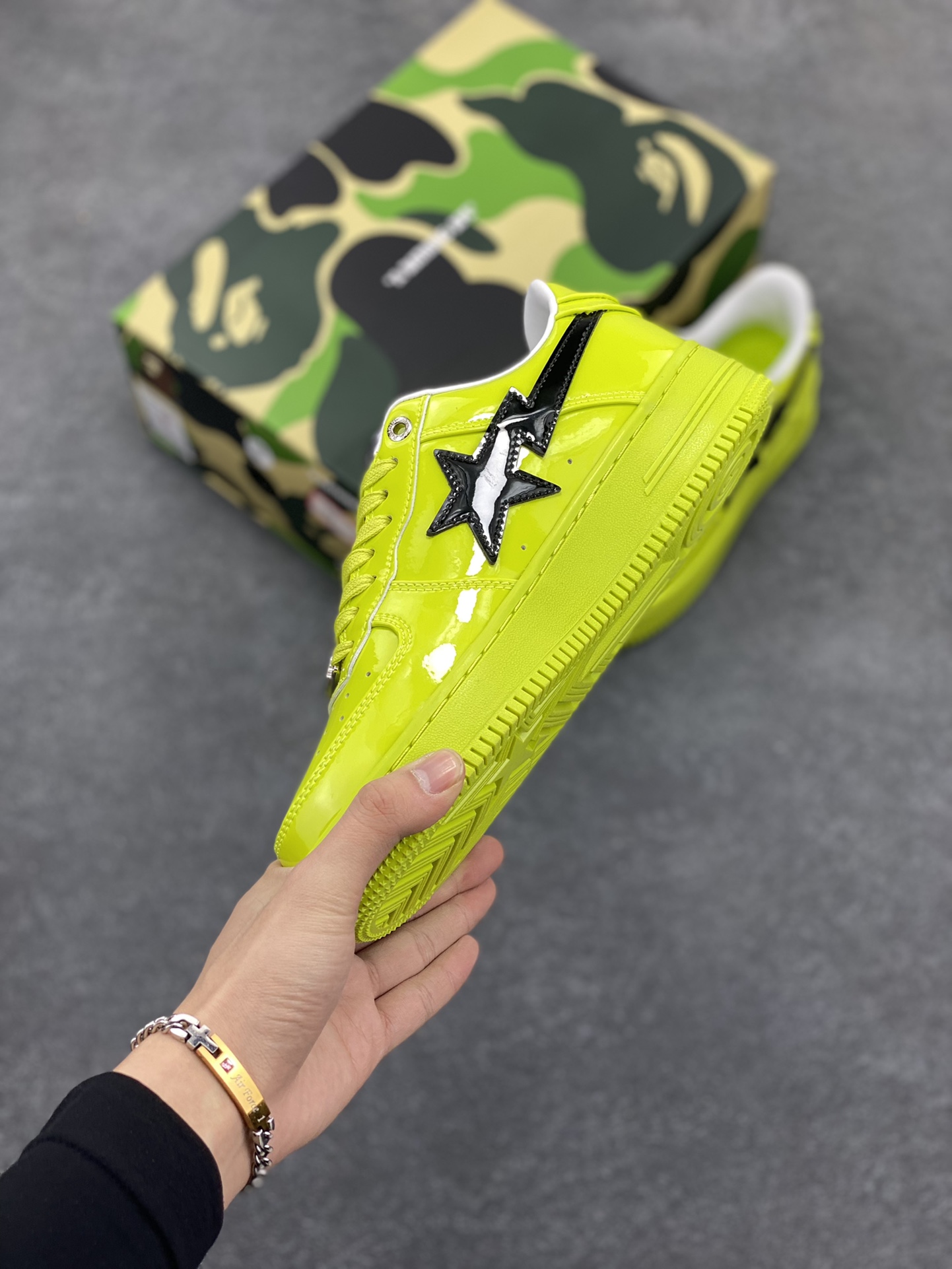 图片[3]-Bape Sk8 Sta To Nigo“ 潮流教父Nigo 品牌 猿人头低帮经典运动休闲板鞋 全套顶级包装 包含猿人logo定制防尘袋 定制迷彩鞋垫一副 抗压收纳抽屉式鞋盒 货号：1K30291302 尺码：36 36.5 37.5 38 38.5 39 40 40.5 41 42 42.5 43 44 44.5 45 46-选品中心