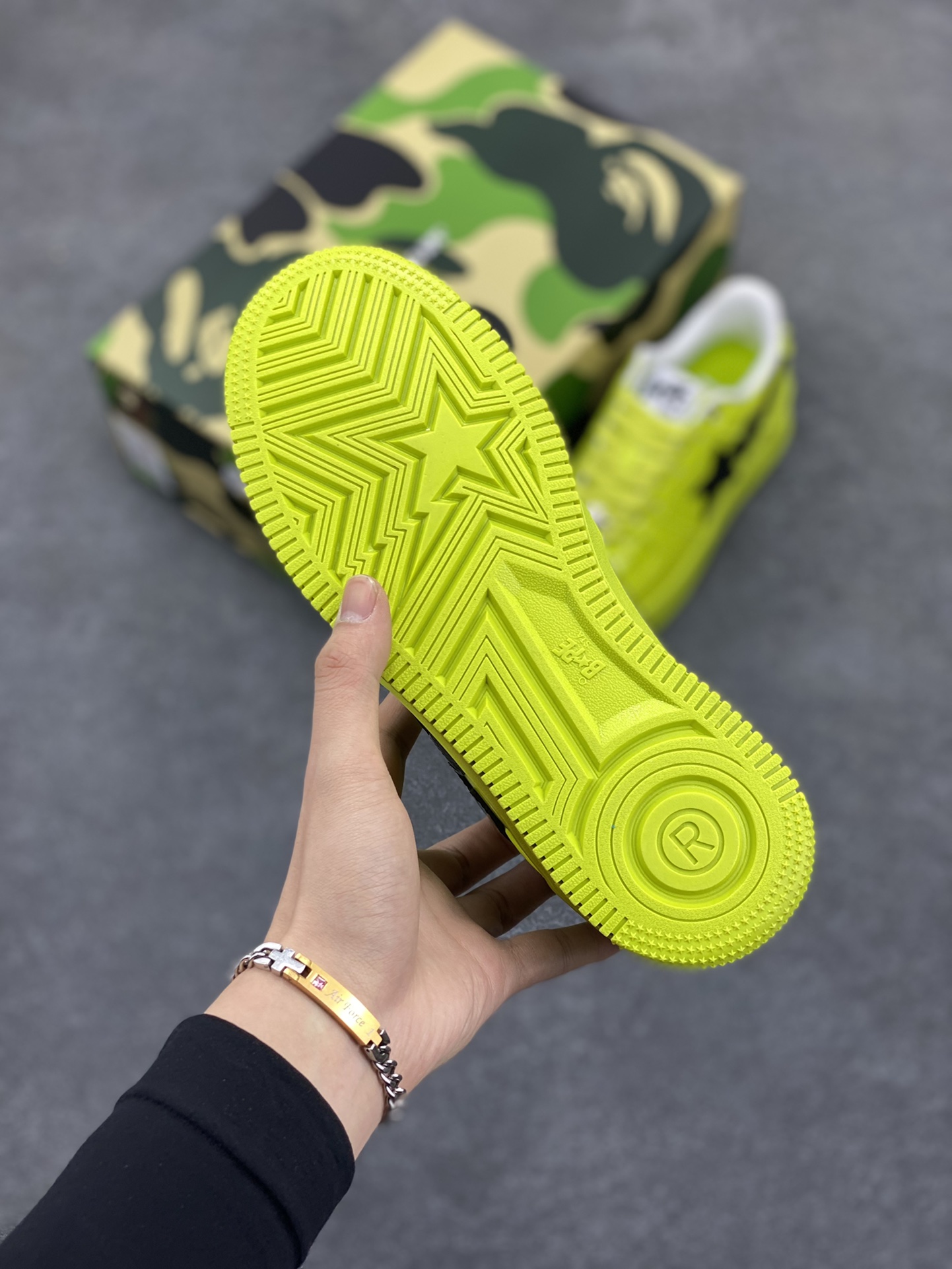 图片[5]-Bape Sk8 Sta To Nigo“ 潮流教父Nigo 品牌 猿人头低帮经典运动休闲板鞋 全套顶级包装 包含猿人logo定制防尘袋 定制迷彩鞋垫一副 抗压收纳抽屉式鞋盒 货号：1K30291302 尺码：36 36.5 37.5 38 38.5 39 40 40.5 41 42 42.5 43 44 44.5 45 46-选品中心