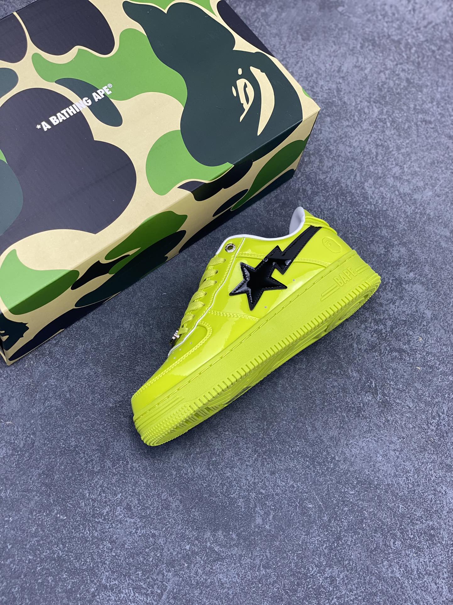 图片[7]-Bape Sk8 Sta To Nigo“ 潮流教父Nigo 品牌 猿人头低帮经典运动休闲板鞋 全套顶级包装 包含猿人logo定制防尘袋 定制迷彩鞋垫一副 抗压收纳抽屉式鞋盒 货号：1K30291302 尺码：36 36.5 37.5 38 38.5 39 40 40.5 41 42 42.5 43 44 44.5 45 46-选品中心