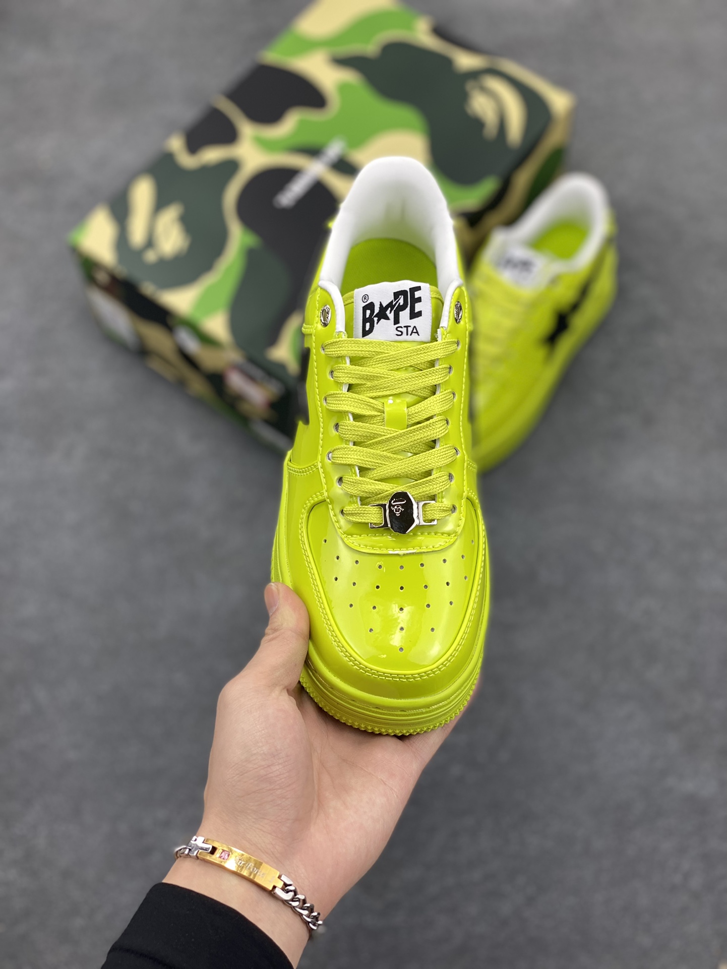 图片[2]-Bape Sk8 Sta To Nigo“ 潮流教父Nigo 品牌 猿人头低帮经典运动休闲板鞋 全套顶级包装 包含猿人logo定制防尘袋 定制迷彩鞋垫一副 抗压收纳抽屉式鞋盒 货号：1K30291302 尺码：36 36.5 37.5 38 38.5 39 40 40.5 41 42 42.5 43 44 44.5 45 46-选品中心