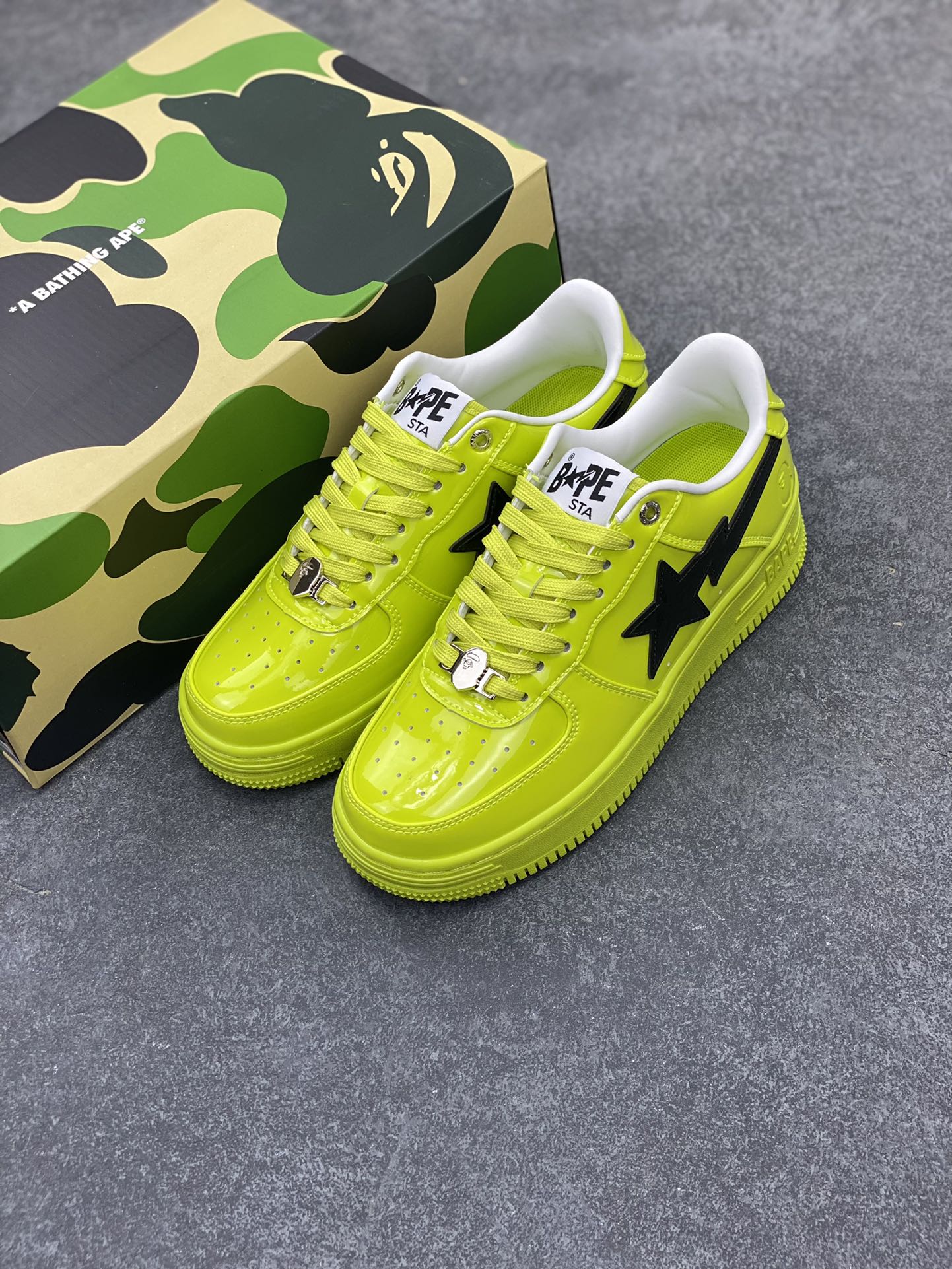 图片[8]-Bape Sk8 Sta To Nigo“ 潮流教父Nigo 品牌 猿人头低帮经典运动休闲板鞋 全套顶级包装 包含猿人logo定制防尘袋 定制迷彩鞋垫一副 抗压收纳抽屉式鞋盒 货号：1K30291302 尺码：36 36.5 37.5 38 38.5 39 40 40.5 41 42 42.5 43 44 44.5 45 46-选品中心