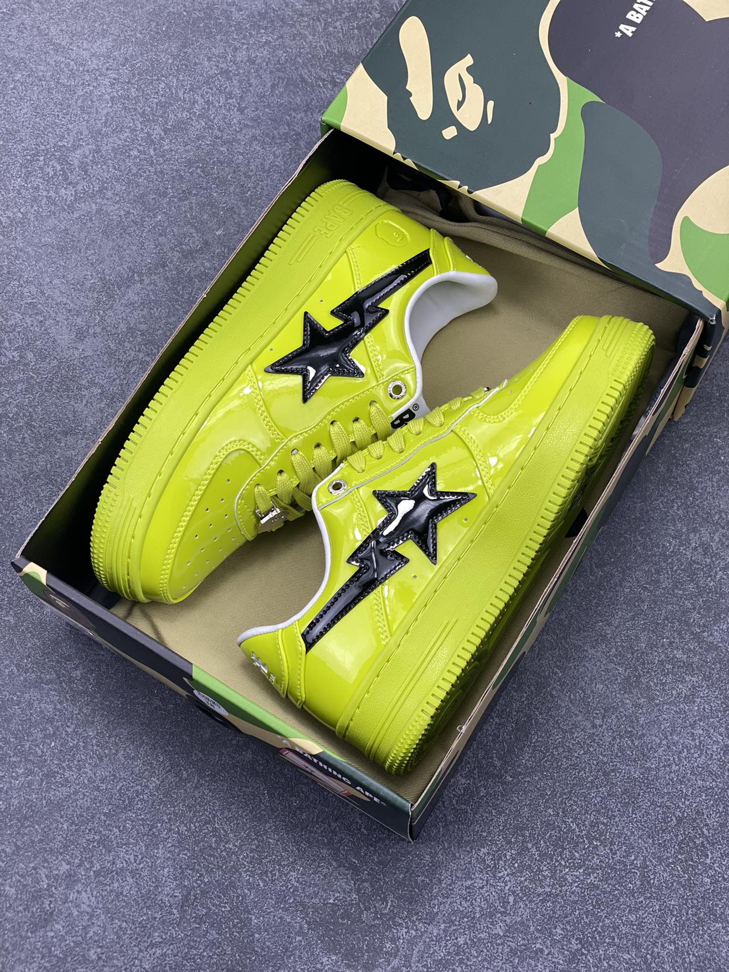 图片[9]-Bape Sk8 Sta To Nigo“ 潮流教父Nigo 品牌 猿人头低帮经典运动休闲板鞋 全套顶级包装 包含猿人logo定制防尘袋 定制迷彩鞋垫一副 抗压收纳抽屉式鞋盒 货号：1K30291302 尺码：36 36.5 37.5 38 38.5 39 40 40.5 41 42 42.5 43 44 44.5 45 46-选品中心