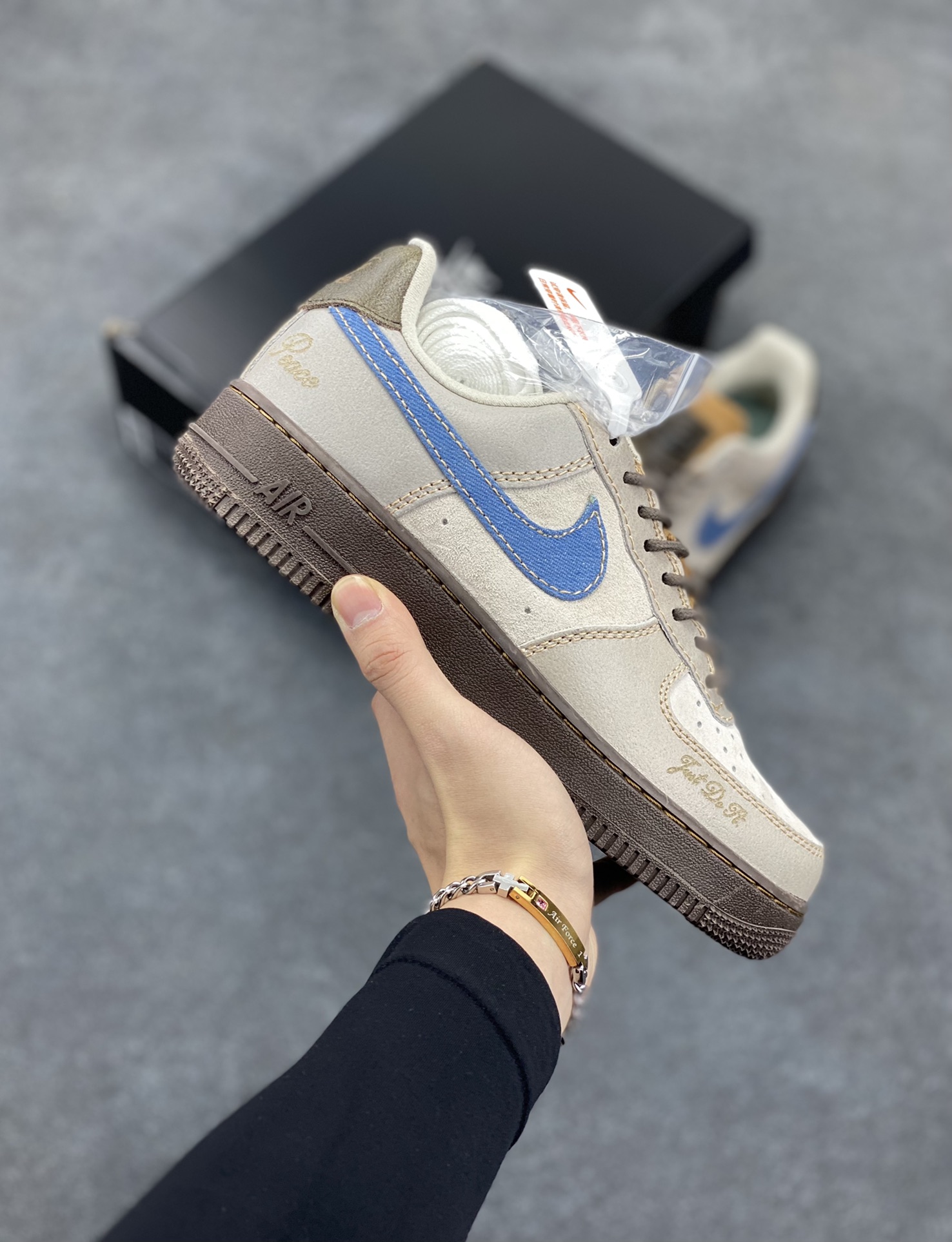 Nike Air Force 1 Low 蓝棕 空军一号低帮运动休闲板鞋 原楦头原纸板 打造纯正空军版型 专注外贸渠道 全掌内置蜂窝气垫 原盒配件 原厂中底钢印、拉帮完美 货号：HQ3458-142 尺码：36 36.5 37.5 38 38.5 39 40 40.5 41 42 42.5 43 44 44.5 45-选品中心