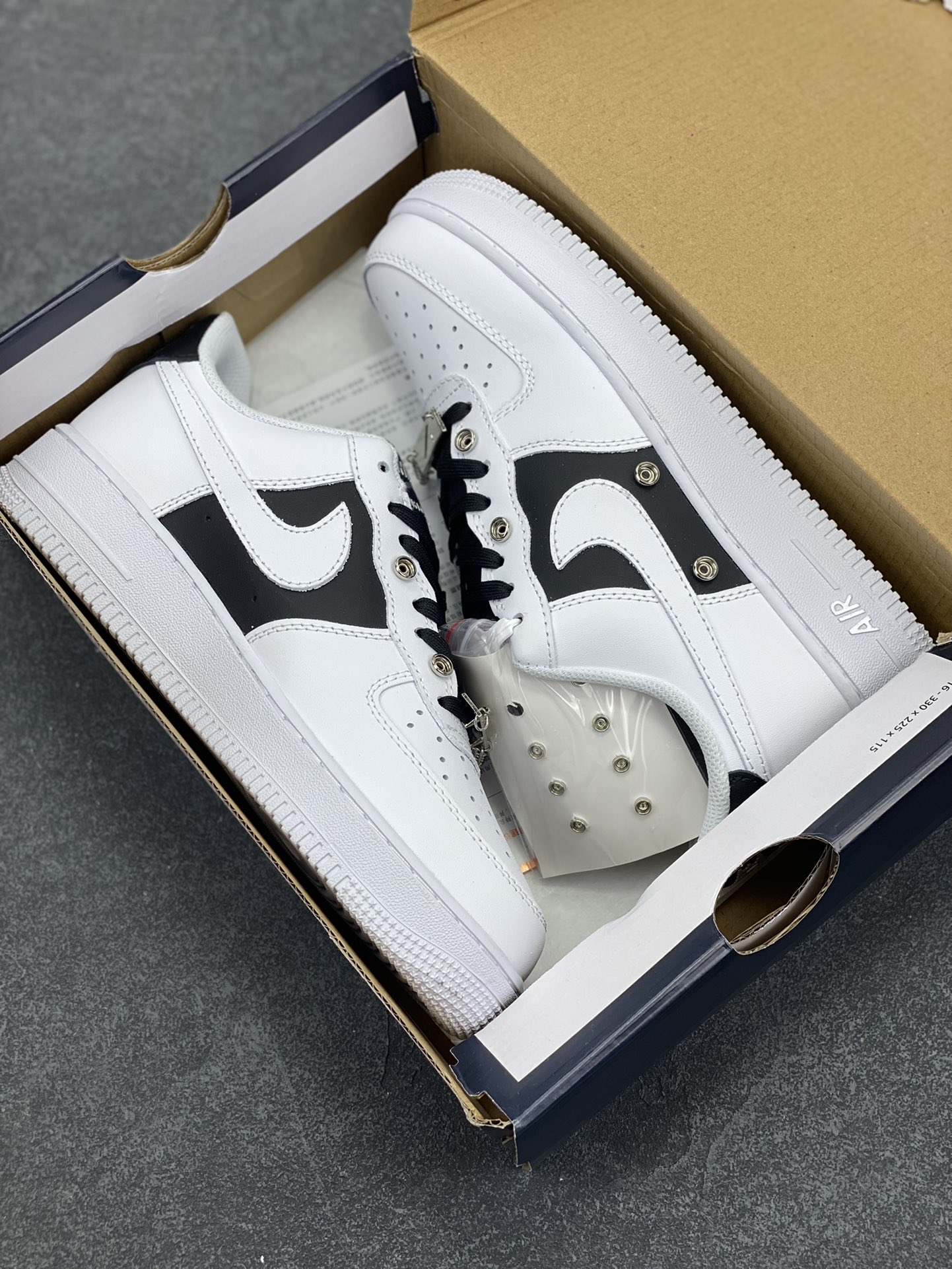 图片[9]-Nike Air Force 1 Low 银扣 原楦头原纸板 打造纯正空军版型#专注外贸渠道 全掌内置蜂窝气垫 #原盒配件 原厂中底钢印、拉帮完美 货号：DA8571-100 尺码：36 36.5 37.5 38 38.5 39 40 40.5 41 42 42.5 43 44 44.5 45-选品中心