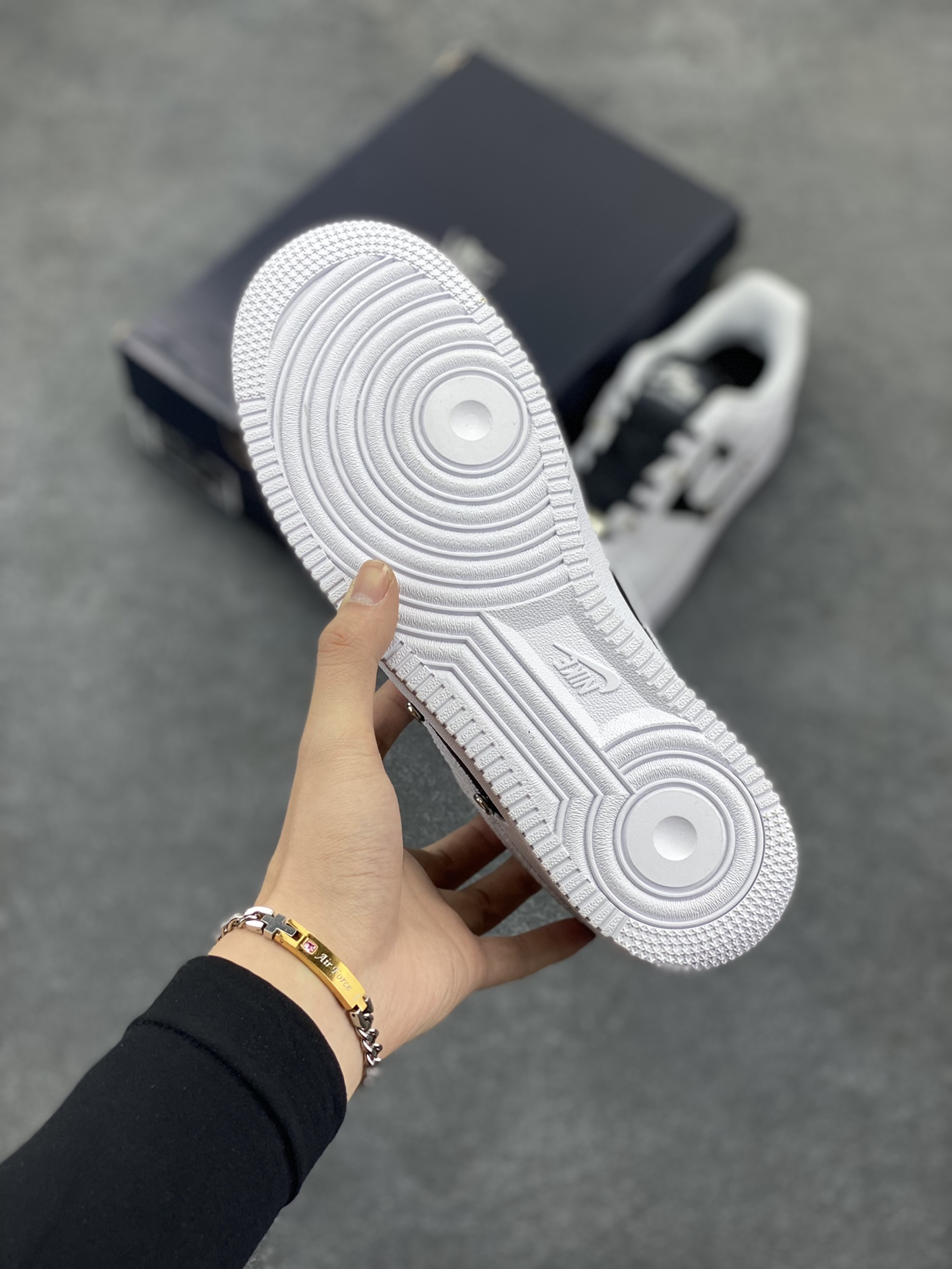 图片[5]-Nike Air Force 1 Low 银扣 原楦头原纸板 打造纯正空军版型#专注外贸渠道 全掌内置蜂窝气垫 #原盒配件 原厂中底钢印、拉帮完美 货号：DA8571-100 尺码：36 36.5 37.5 38 38.5 39 40 40.5 41 42 42.5 43 44 44.5 45-选品中心