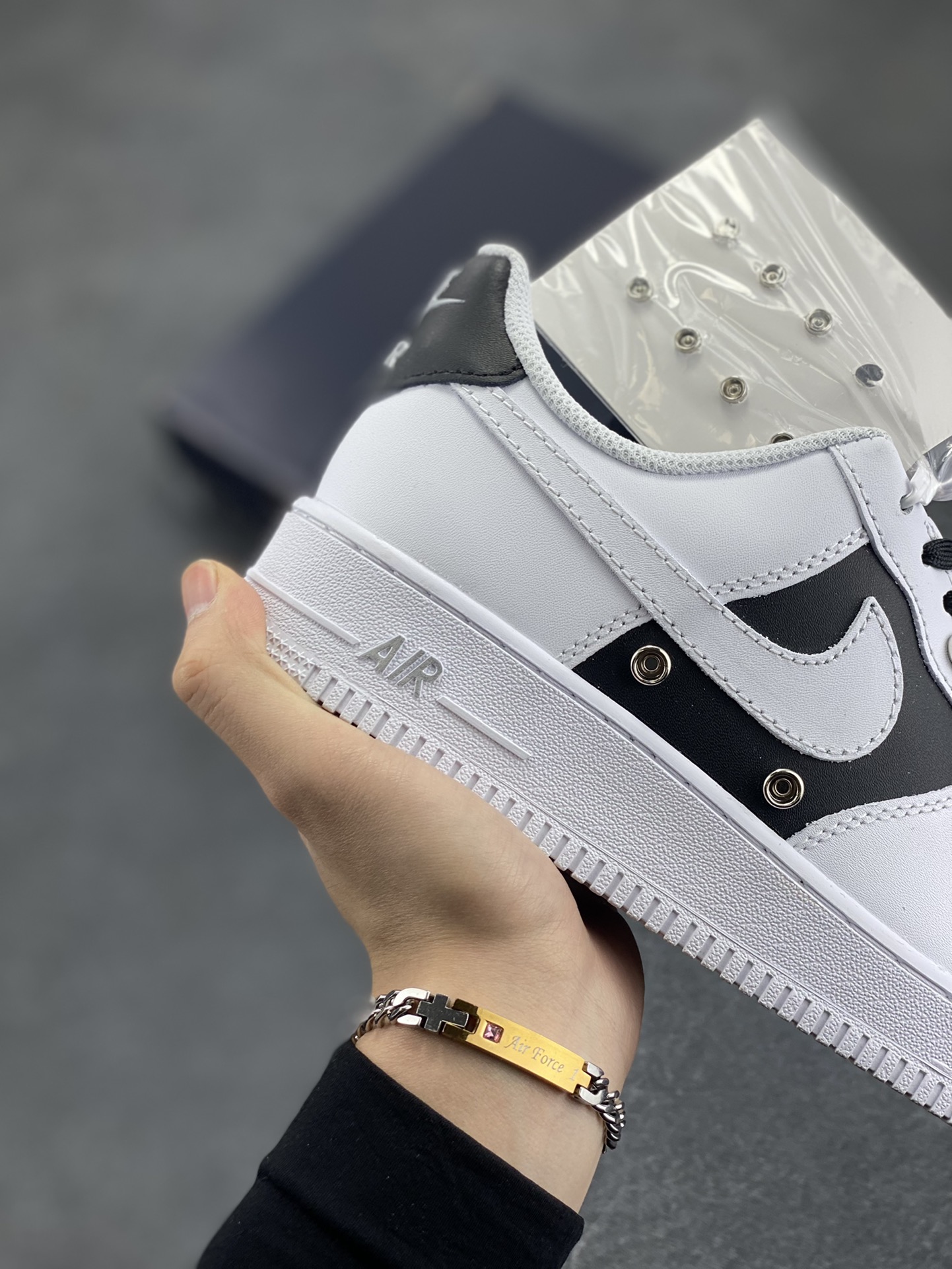 图片[6]-Nike Air Force 1 Low 银扣 原楦头原纸板 打造纯正空军版型#专注外贸渠道 全掌内置蜂窝气垫 #原盒配件 原厂中底钢印、拉帮完美 货号：DA8571-100 尺码：36 36.5 37.5 38 38.5 39 40 40.5 41 42 42.5 43 44 44.5 45-选品中心
