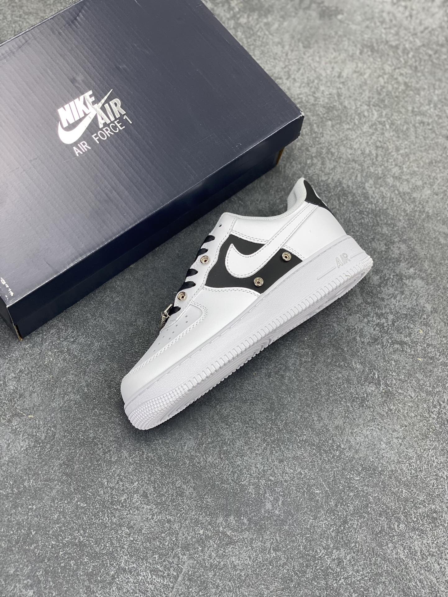 图片[7]-Nike Air Force 1 Low 银扣 原楦头原纸板 打造纯正空军版型#专注外贸渠道 全掌内置蜂窝气垫 #原盒配件 原厂中底钢印、拉帮完美 货号：DA8571-100 尺码：36 36.5 37.5 38 38.5 39 40 40.5 41 42 42.5 43 44 44.5 45-选品中心