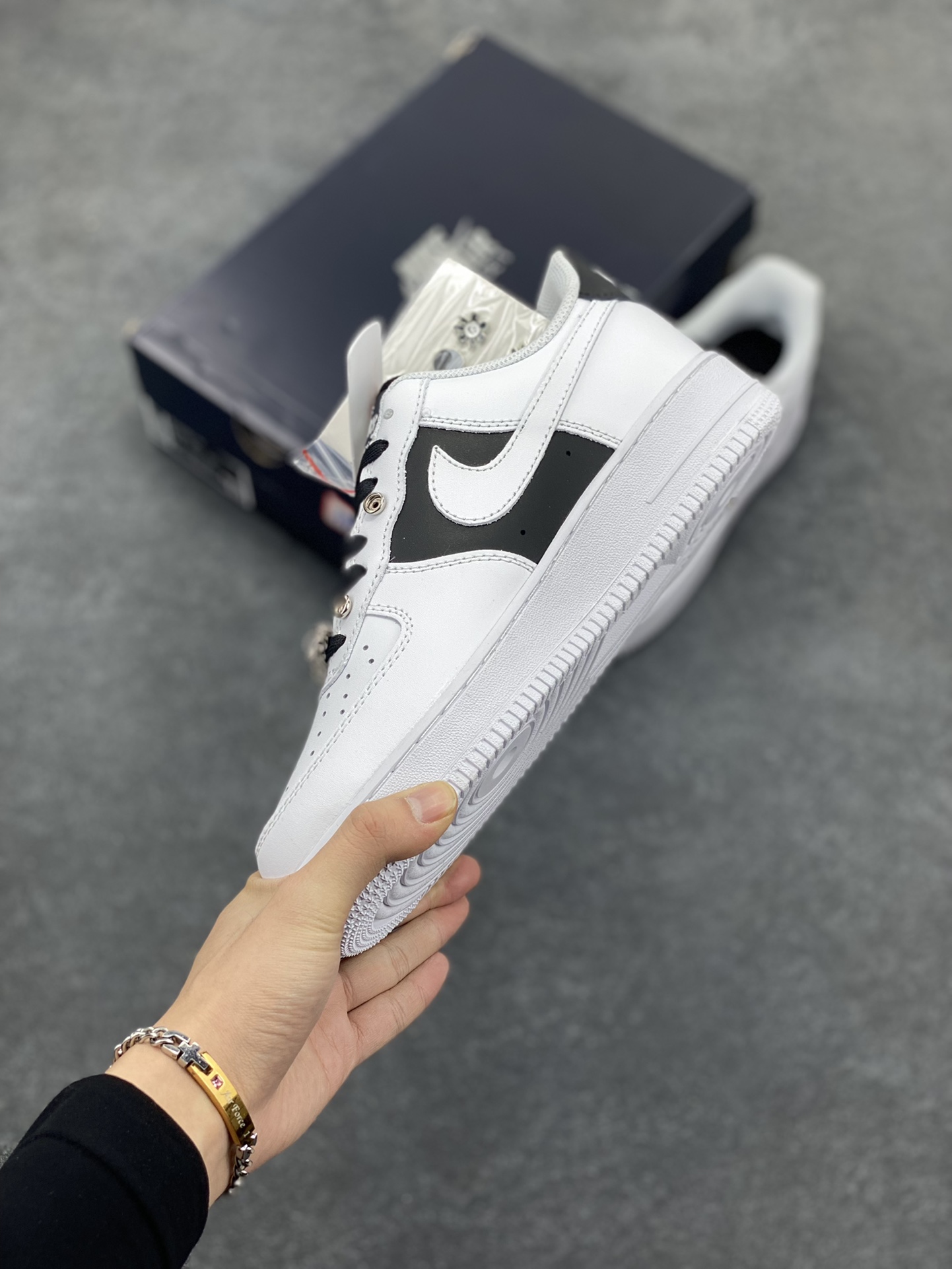图片[3]-Nike Air Force 1 Low 银扣 原楦头原纸板 打造纯正空军版型#专注外贸渠道 全掌内置蜂窝气垫 #原盒配件 原厂中底钢印、拉帮完美 货号：DA8571-100 尺码：36 36.5 37.5 38 38.5 39 40 40.5 41 42 42.5 43 44 44.5 45-选品中心