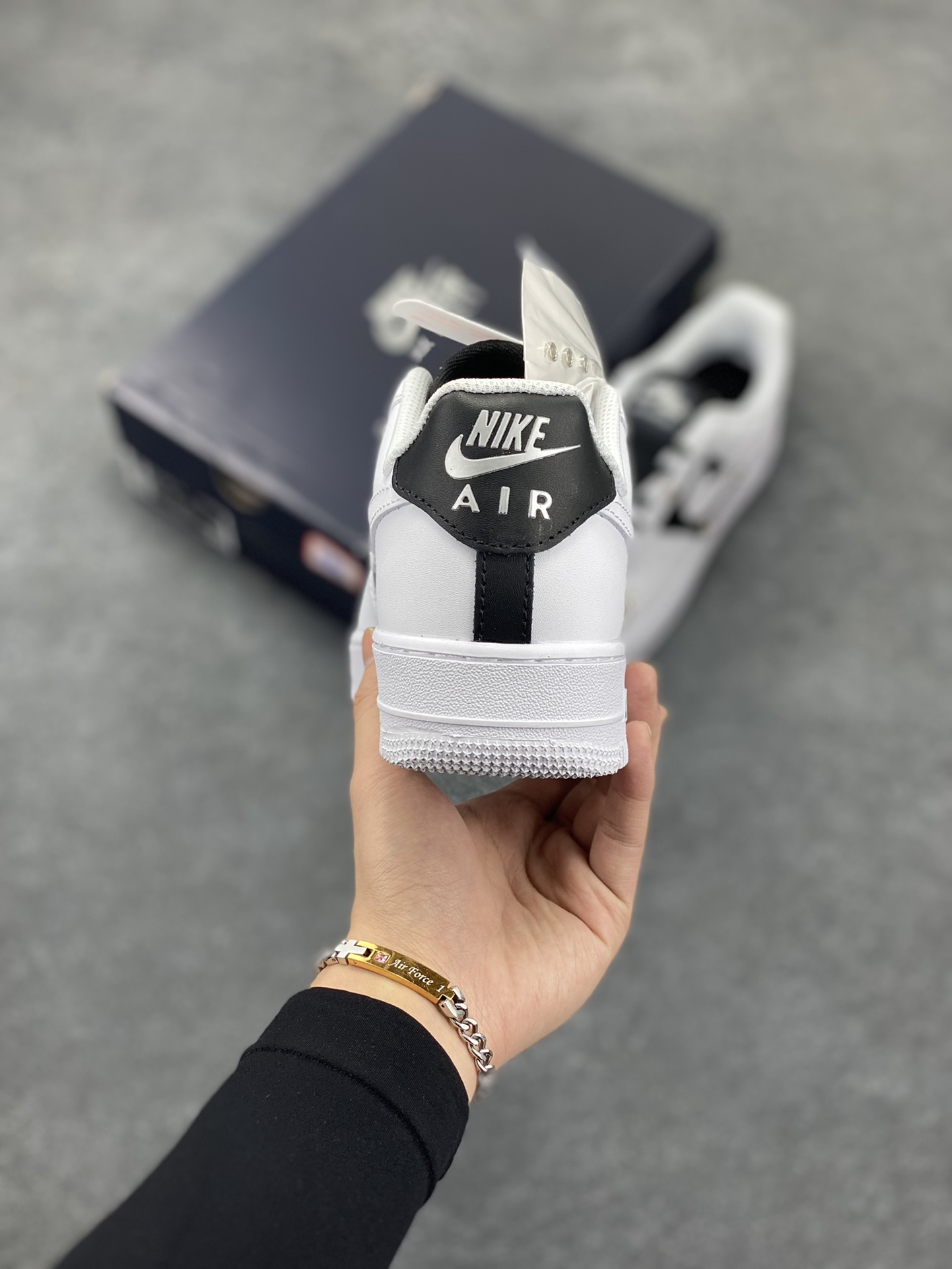 图片[4]-Nike Air Force 1 Low 银扣 原楦头原纸板 打造纯正空军版型#专注外贸渠道 全掌内置蜂窝气垫 #原盒配件 原厂中底钢印、拉帮完美 货号：DA8571-100 尺码：36 36.5 37.5 38 38.5 39 40 40.5 41 42 42.5 43 44 44.5 45-选品中心