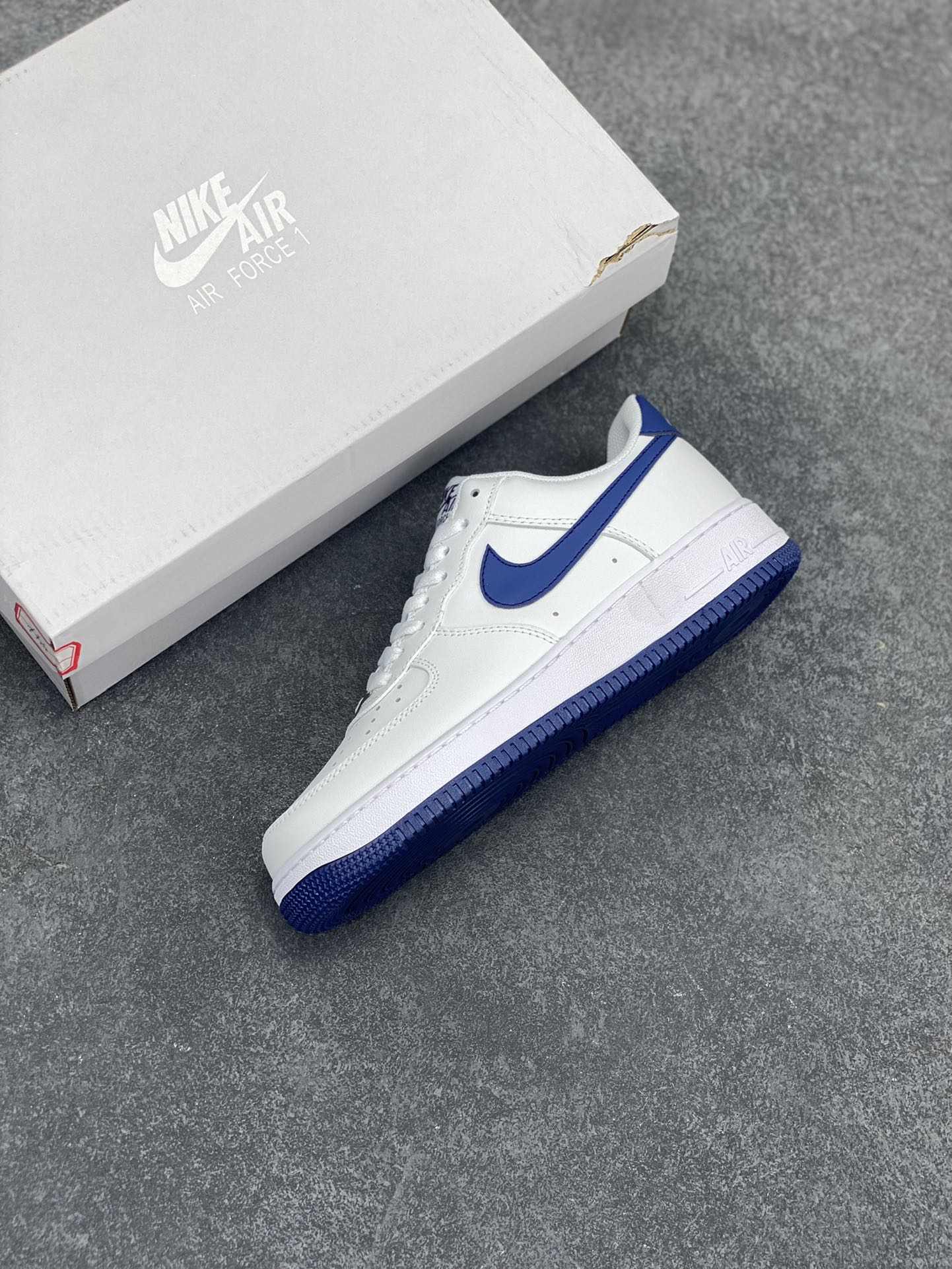 图片[7]-福利特价 Nk Air Force 1\’07 Low 白深蓝 空军一号低帮休闲板鞋 原楦头原纸板 打造纯正空军版型#专注外贸渠道 全掌内置蜂窝气垫 #原盒配件 原厂中底钢印、拉帮完美 货号：FJ4146-104 尺码：36 36.5 37.5 38 38.5 39 40 40.5 41 42 42.5 43 44 44.5 45-选品中心