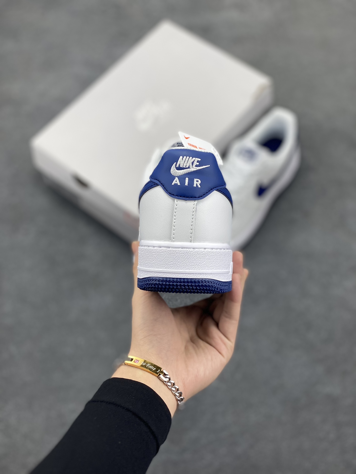 图片[4]-福利特价 Nk Air Force 1\’07 Low 白深蓝 空军一号低帮休闲板鞋 原楦头原纸板 打造纯正空军版型#专注外贸渠道 全掌内置蜂窝气垫 #原盒配件 原厂中底钢印、拉帮完美 货号：FJ4146-104 尺码：36 36.5 37.5 38 38.5 39 40 40.5 41 42 42.5 43 44 44.5 45-选品中心