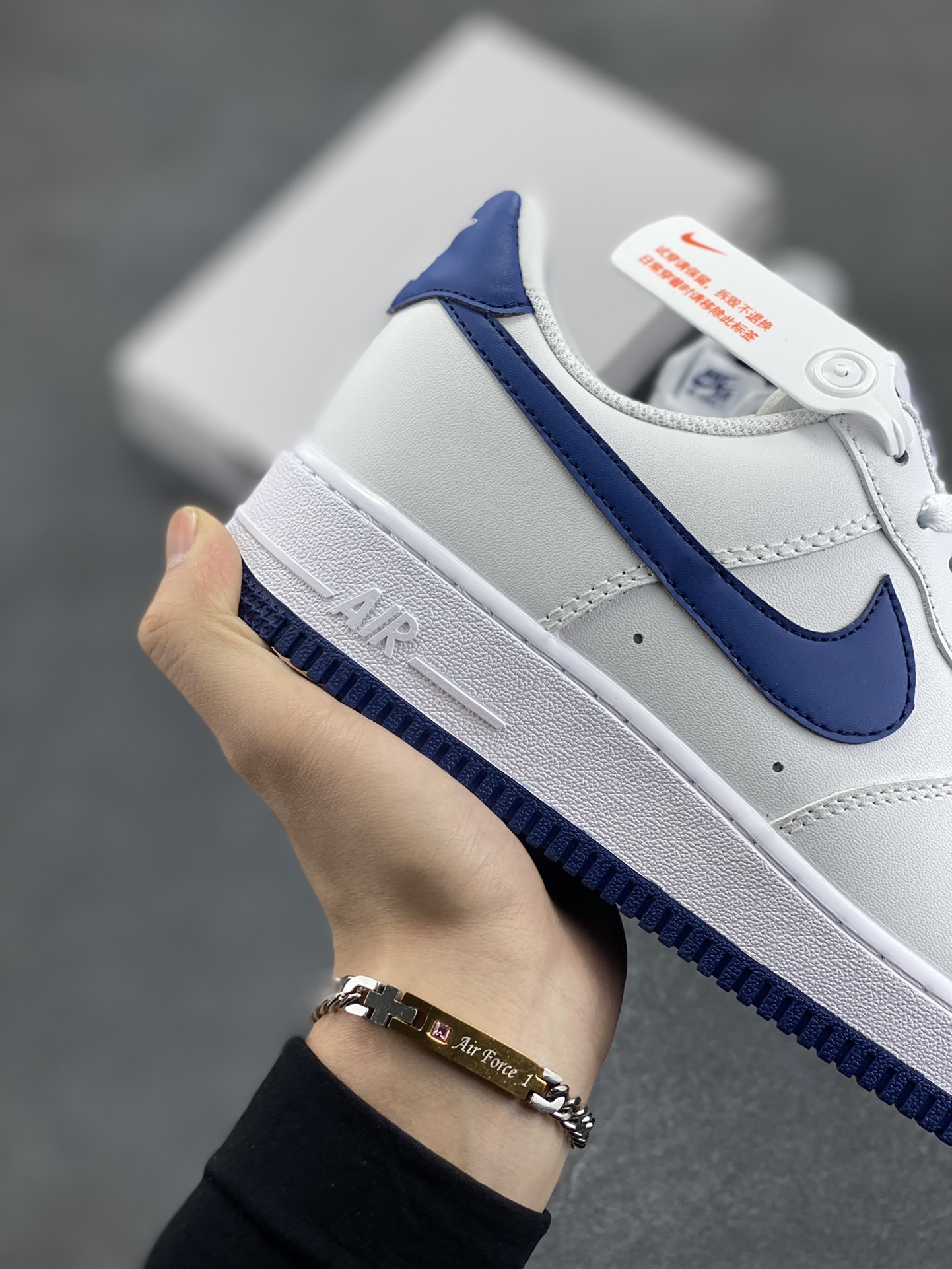 图片[6]-福利特价 Nk Air Force 1\’07 Low 白深蓝 空军一号低帮休闲板鞋 原楦头原纸板 打造纯正空军版型#专注外贸渠道 全掌内置蜂窝气垫 #原盒配件 原厂中底钢印、拉帮完美 货号：FJ4146-104 尺码：36 36.5 37.5 38 38.5 39 40 40.5 41 42 42.5 43 44 44.5 45-选品中心