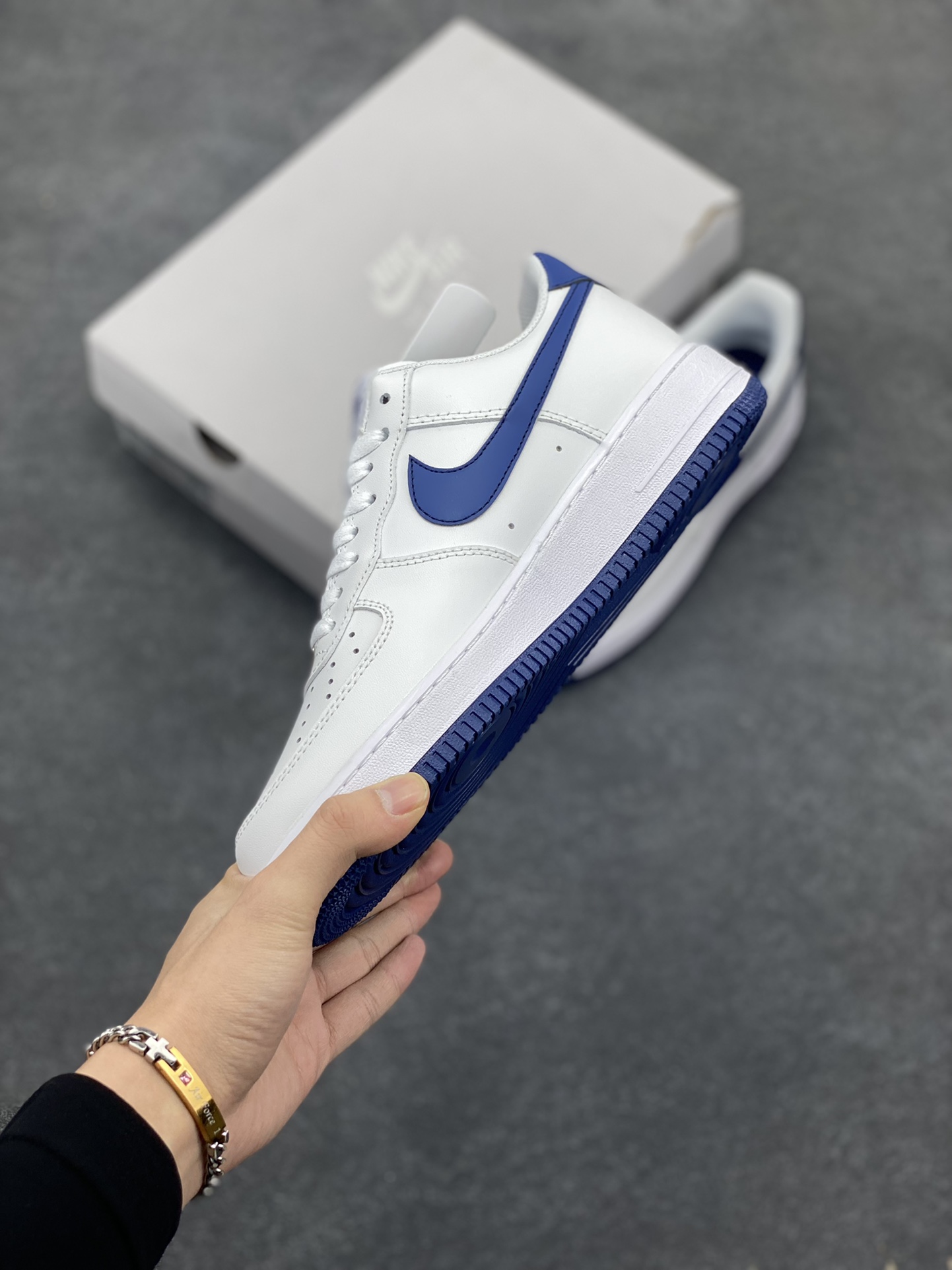 图片[3]-福利特价 Nk Air Force 1\’07 Low 白深蓝 空军一号低帮休闲板鞋 原楦头原纸板 打造纯正空军版型#专注外贸渠道 全掌内置蜂窝气垫 #原盒配件 原厂中底钢印、拉帮完美 货号：FJ4146-104 尺码：36 36.5 37.5 38 38.5 39 40 40.5 41 42 42.5 43 44 44.5 45-选品中心