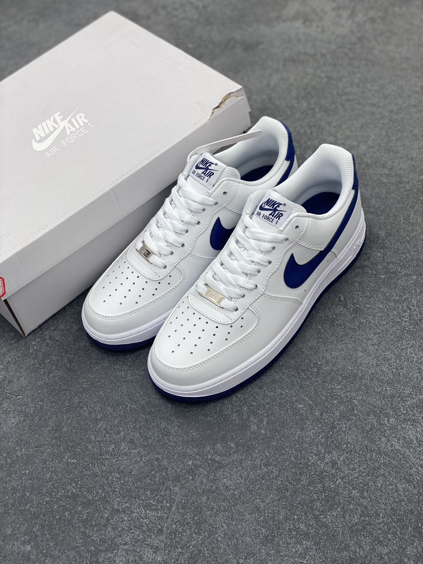 图片[8]-福利特价 Nk Air Force 1\’07 Low 白深蓝 空军一号低帮休闲板鞋 原楦头原纸板 打造纯正空军版型#专注外贸渠道 全掌内置蜂窝气垫 #原盒配件 原厂中底钢印、拉帮完美 货号：FJ4146-104 尺码：36 36.5 37.5 38 38.5 39 40 40.5 41 42 42.5 43 44 44.5 45-选品中心