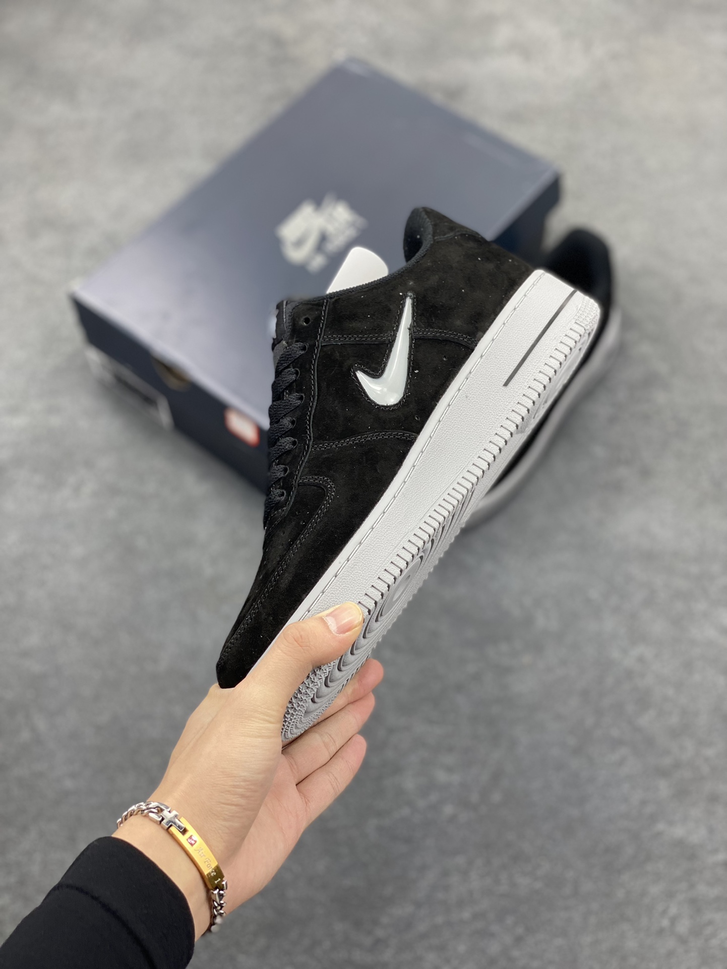 图片[3]-Nike Air Force 1 Low 翻毛黑果冻勾 原楦头原纸板 打造纯正空军版型#专注外贸渠道 全掌内置蜂窝气垫 #原盒配件 原厂中底钢印、拉帮完美 货号：HQ3827-002 尺码：36 36.5 37.5 38 38.5 39 40 40.5 41 42 42.5 43 44 44.5 45-选品中心