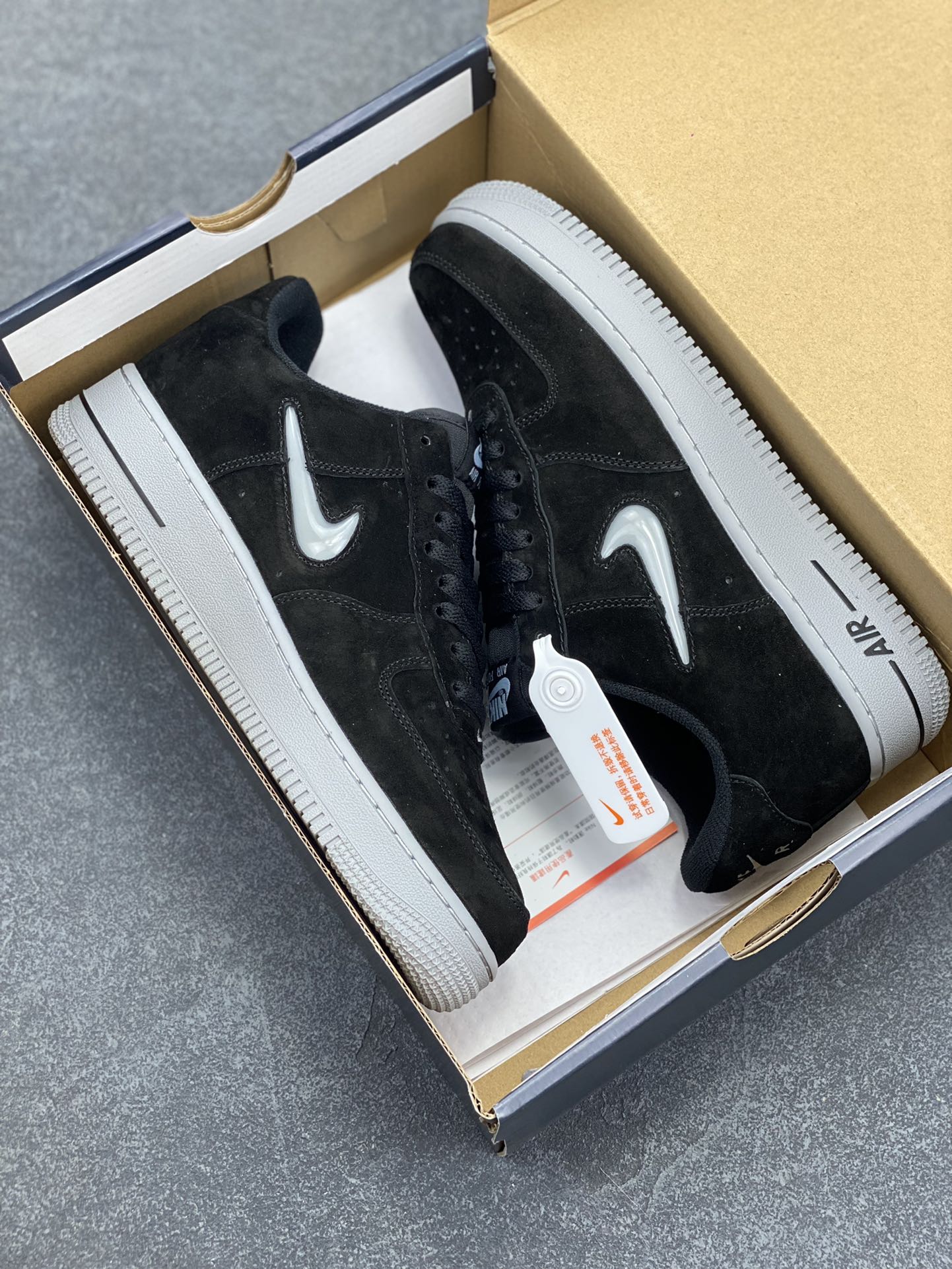 图片[9]-Nike Air Force 1 Low 翻毛黑果冻勾 原楦头原纸板 打造纯正空军版型#专注外贸渠道 全掌内置蜂窝气垫 #原盒配件 原厂中底钢印、拉帮完美 货号：HQ3827-002 尺码：36 36.5 37.5 38 38.5 39 40 40.5 41 42 42.5 43 44 44.5 45-选品中心