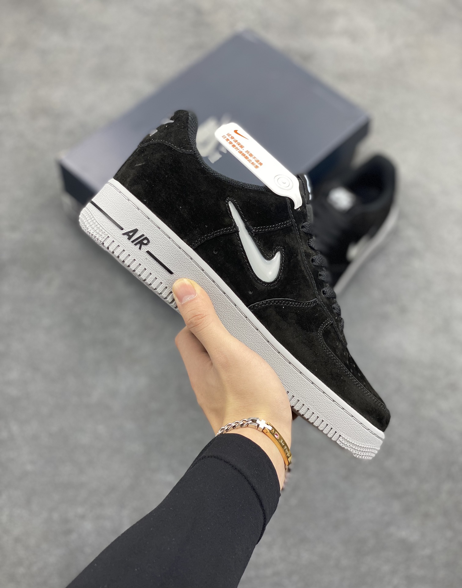 Nike Air Force 1 Low 翻毛黑果冻勾 原楦头原纸板 打造纯正空军版型#专注外贸渠道 全掌内置蜂窝气垫 #原盒配件 原厂中底钢印、拉帮完美 货号:HQ3827-002 尺码:36 36.5 37.5 38 38.5 39 40 40.5 41 42 42.5 43 44 44.5 45-选品中心