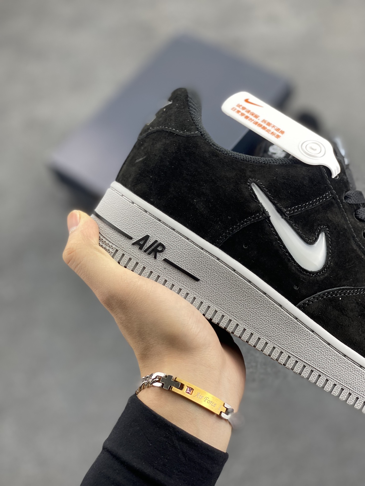 图片[6]-Nike Air Force 1 Low 翻毛黑果冻勾 原楦头原纸板 打造纯正空军版型#专注外贸渠道 全掌内置蜂窝气垫 #原盒配件 原厂中底钢印、拉帮完美 货号：HQ3827-002 尺码：36 36.5 37.5 38 38.5 39 40 40.5 41 42 42.5 43 44 44.5 45-选品中心