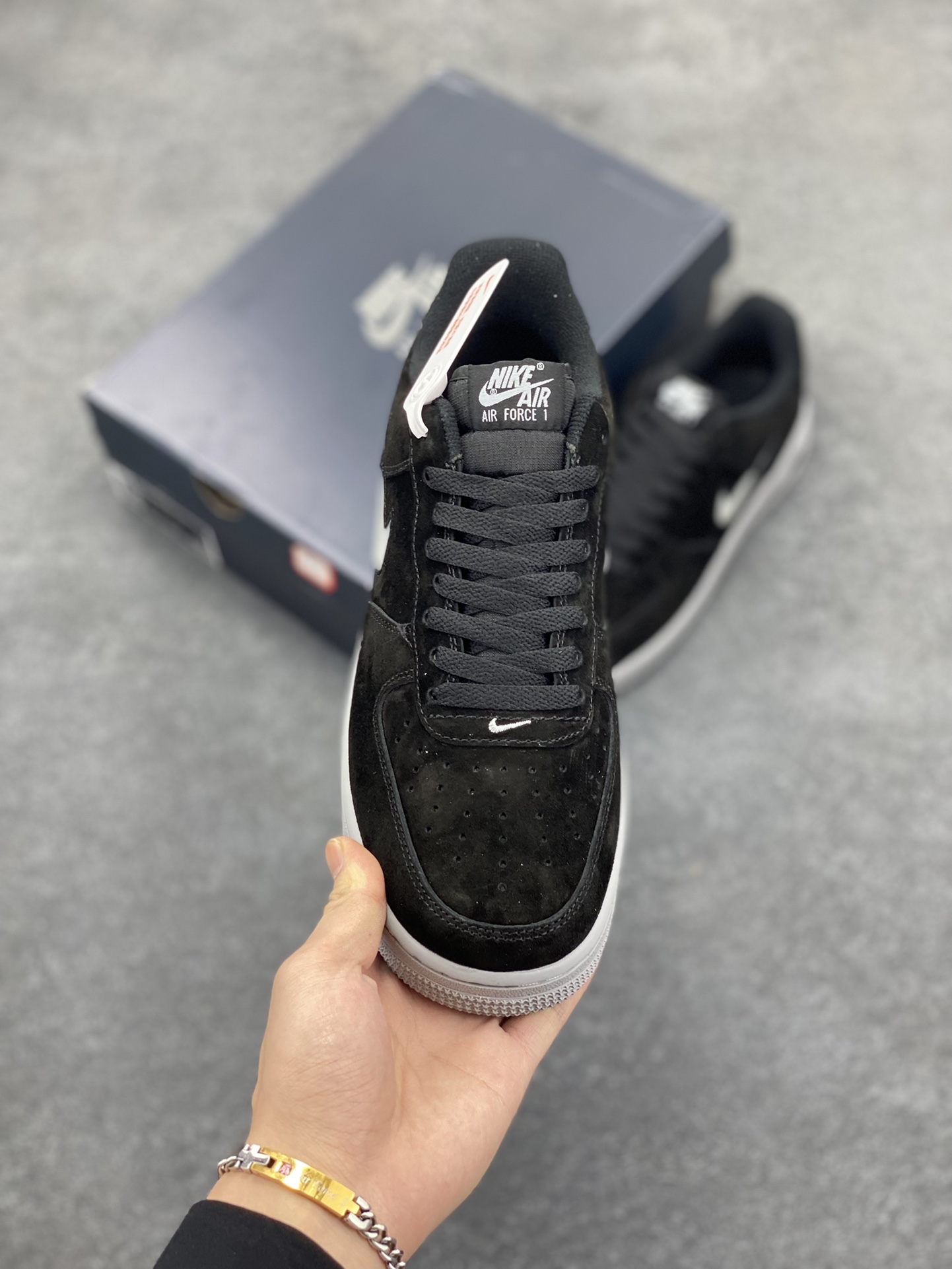 图片[2]-Nike Air Force 1 Low 翻毛黑果冻勾 原楦头原纸板 打造纯正空军版型#专注外贸渠道 全掌内置蜂窝气垫 #原盒配件 原厂中底钢印、拉帮完美 货号：HQ3827-002 尺码：36 36.5 37.5 38 38.5 39 40 40.5 41 42 42.5 43 44 44.5 45-选品中心