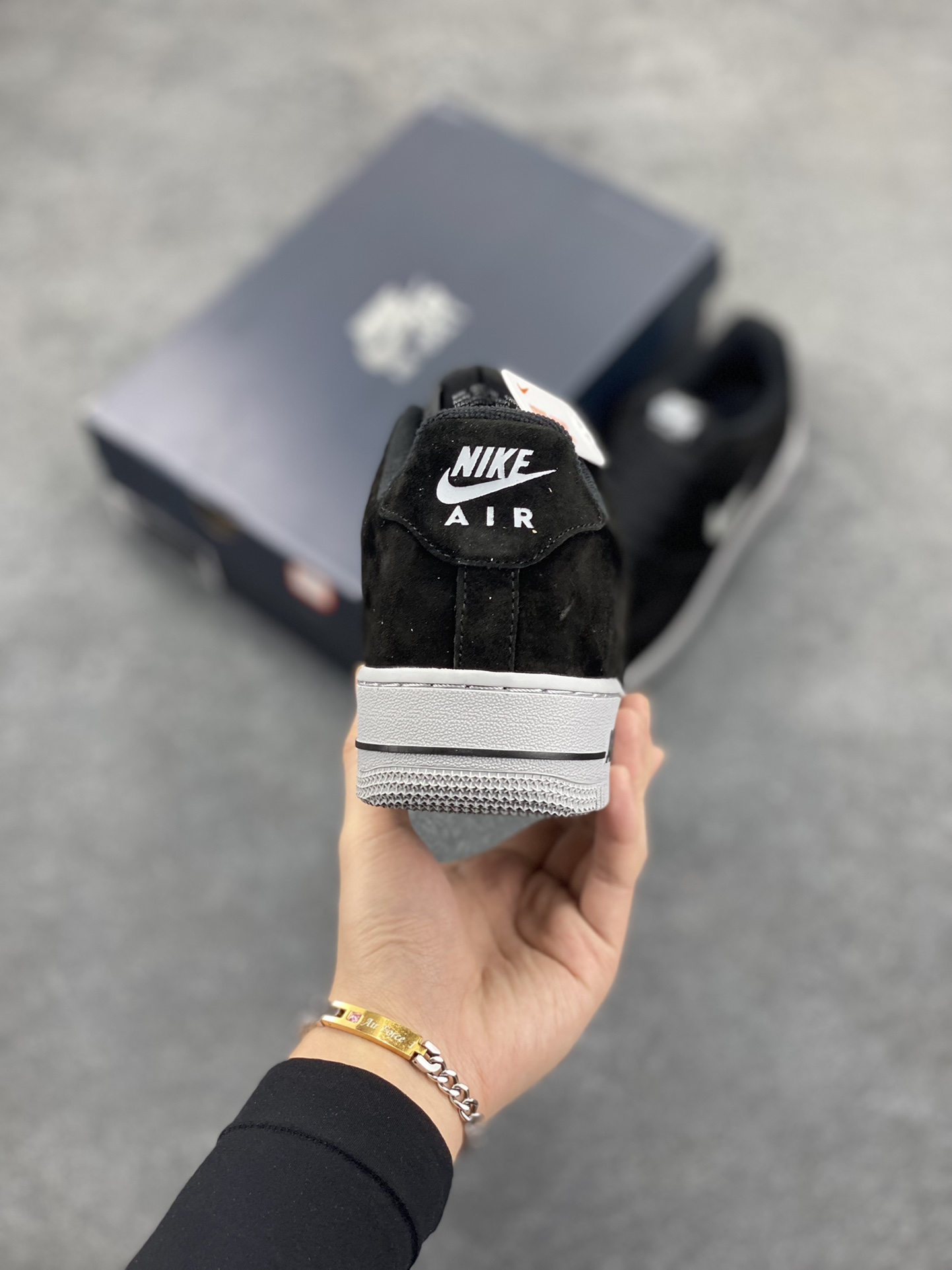 图片[4]-Nike Air Force 1 Low 翻毛黑果冻勾 原楦头原纸板 打造纯正空军版型#专注外贸渠道 全掌内置蜂窝气垫 #原盒配件 原厂中底钢印、拉帮完美 货号：HQ3827-002 尺码：36 36.5 37.5 38 38.5 39 40 40.5 41 42 42.5 43 44 44.5 45-选品中心