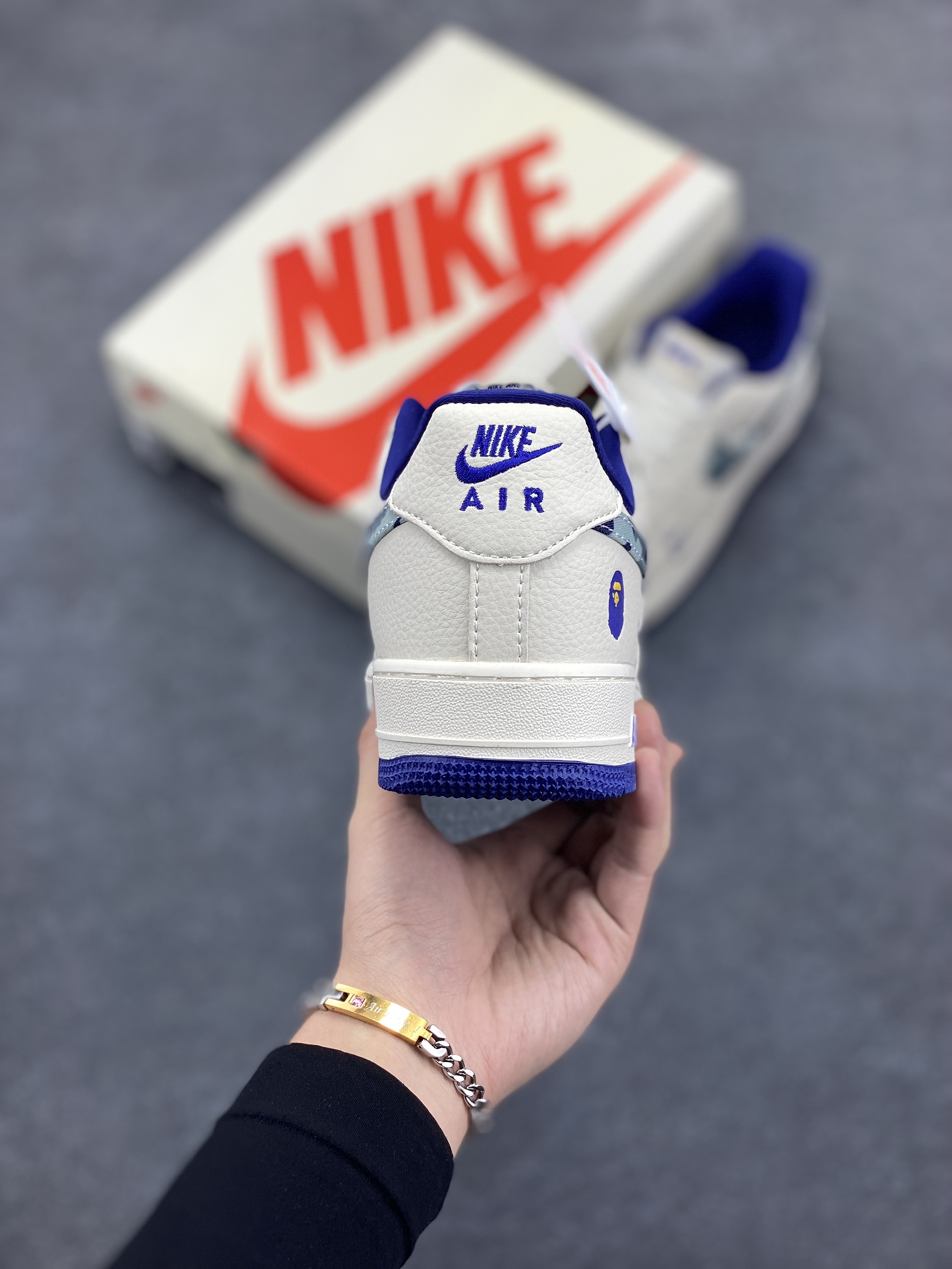 图片[4]-NIke Air Force 1 \’07 Low “Bape联名–蓝四小勾”空军一号 低帮 运动鞋 休闲鞋 折边针车 工艺难度大 原楦头原纸板 原装鞋盒 定制五金配件 内置全掌气垫 原厂鞋底 货号：KK1988-036 尺码：36 36.5 37.5 38 38.5 39 40 40.5 41 42 42.5 43 44 44.5 45-选品中心