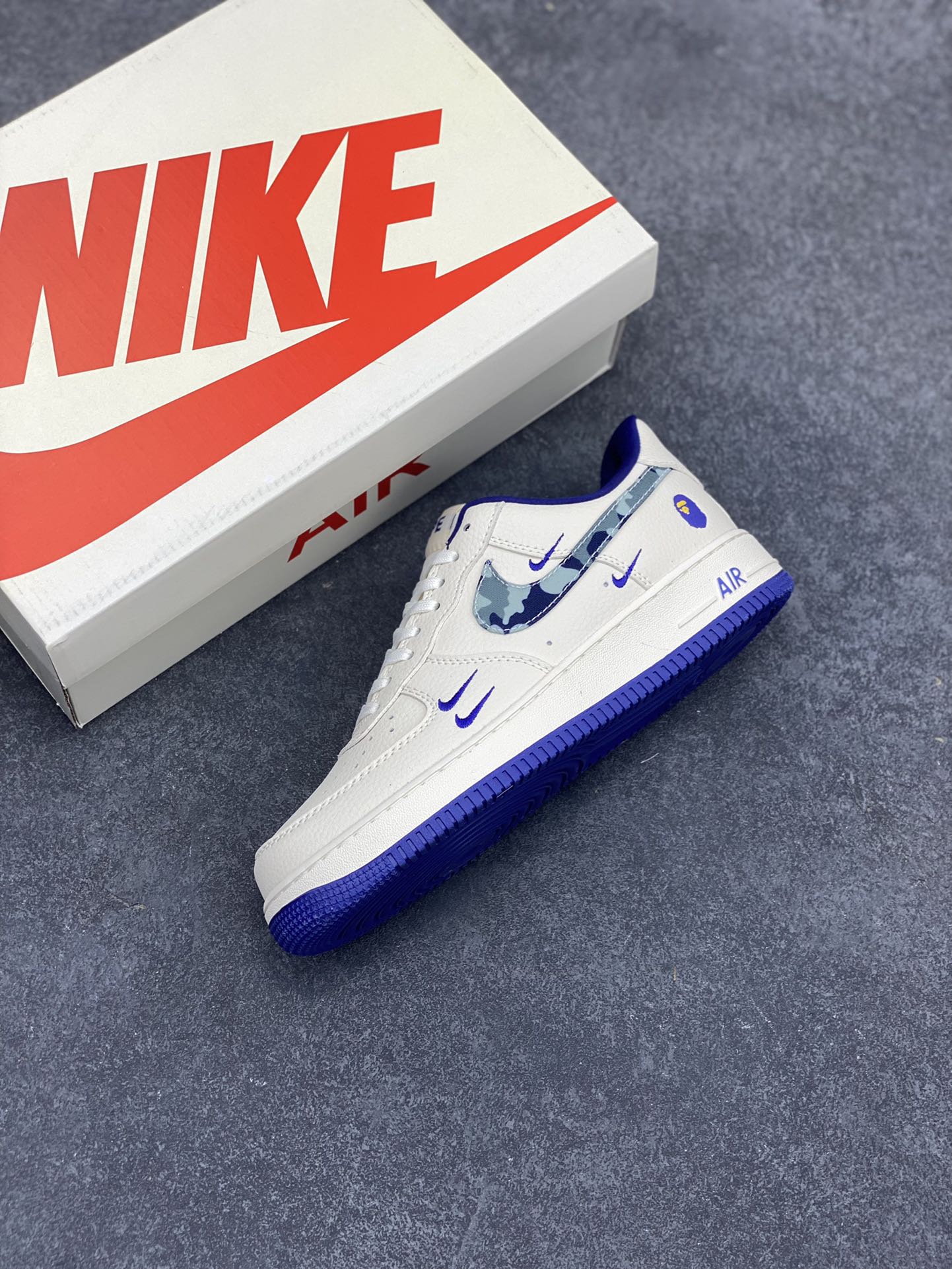 图片[7]-NIke Air Force 1 \’07 Low “Bape联名–蓝四小勾”空军一号 低帮 运动鞋 休闲鞋 折边针车 工艺难度大 原楦头原纸板 原装鞋盒 定制五金配件 内置全掌气垫 原厂鞋底 货号：KK1988-036 尺码：36 36.5 37.5 38 38.5 39 40 40.5 41 42 42.5 43 44 44.5 45-选品中心