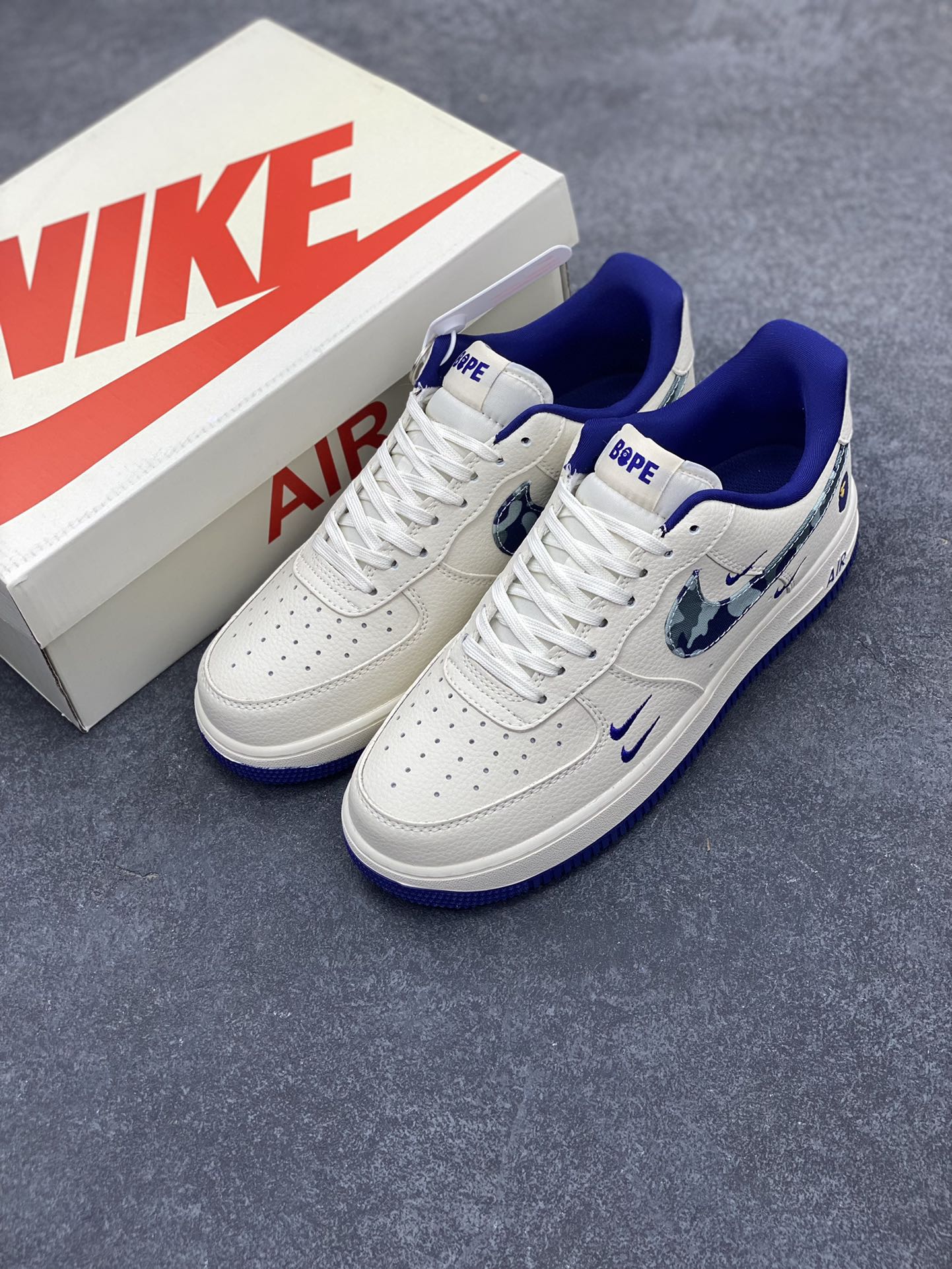 图片[8]-NIke Air Force 1 \’07 Low “Bape联名–蓝四小勾”空军一号 低帮 运动鞋 休闲鞋 折边针车 工艺难度大 原楦头原纸板 原装鞋盒 定制五金配件 内置全掌气垫 原厂鞋底 货号：KK1988-036 尺码：36 36.5 37.5 38 38.5 39 40 40.5 41 42 42.5 43 44 44.5 45-选品中心