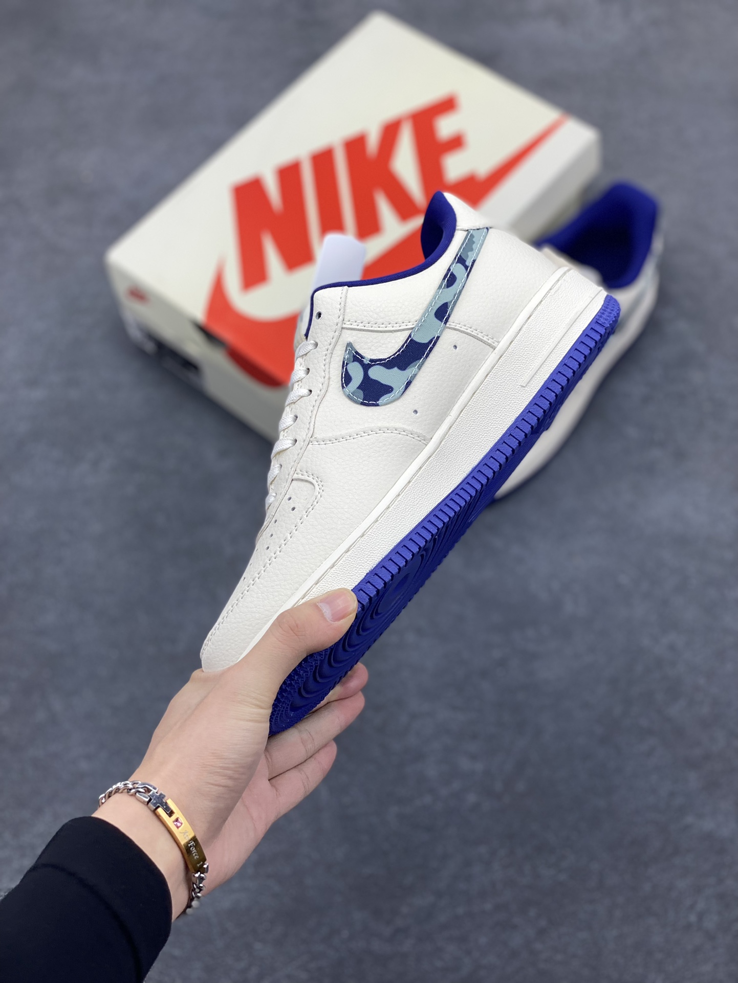 图片[3]-NIke Air Force 1 \’07 Low “Bape联名–蓝四小勾”空军一号 低帮 运动鞋 休闲鞋 折边针车 工艺难度大 原楦头原纸板 原装鞋盒 定制五金配件 内置全掌气垫 原厂鞋底 货号：KK1988-036 尺码：36 36.5 37.5 38 38.5 39 40 40.5 41 42 42.5 43 44 44.5 45-选品中心