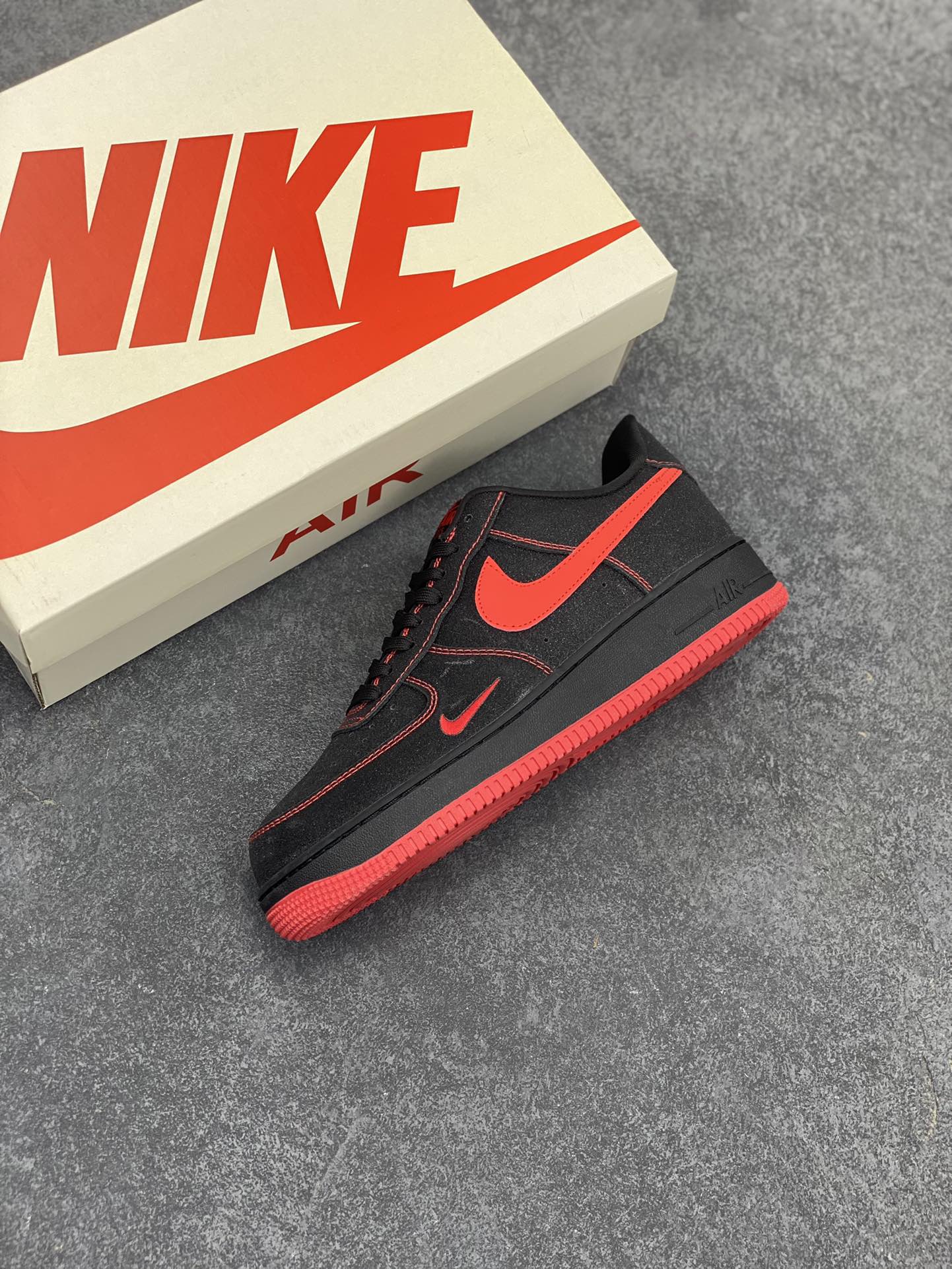 图片[7]-NIke Air Force 1 \’07 Low “心动橙”空军一号 低帮 运动鞋 休闲鞋 折边针车 工艺难度大 原楦头原纸板 原装鞋盒 定制五金配件 内置全掌气垫 原厂鞋底 货号：DF0188-015 尺码：36 36.5 37.5 38 38.5 39 40 40.5 41 42 42.5 43 44 44.5 45-选品中心