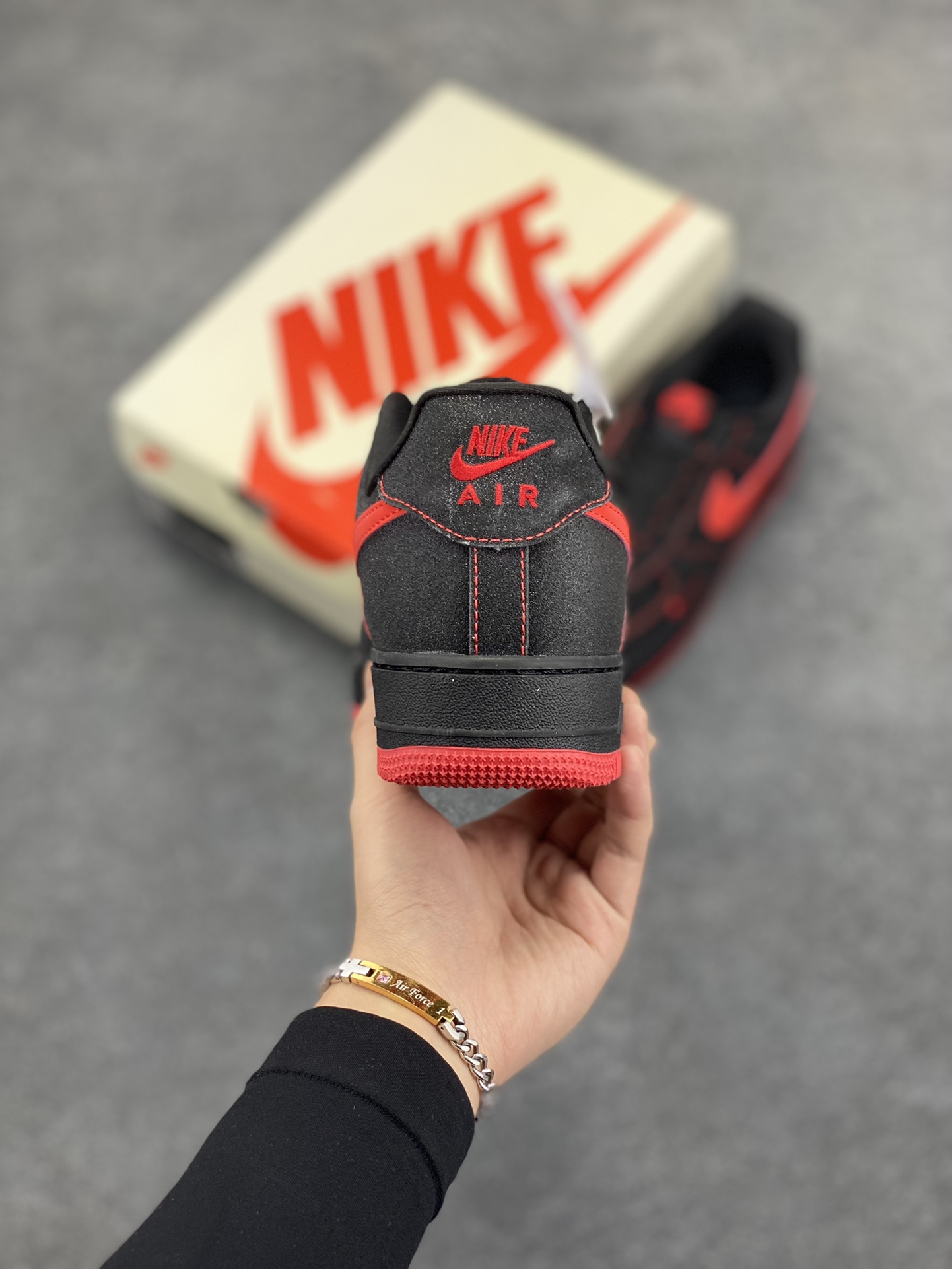 图片[4]-NIke Air Force 1 \’07 Low “心动橙”空军一号 低帮 运动鞋 休闲鞋 折边针车 工艺难度大 原楦头原纸板 原装鞋盒 定制五金配件 内置全掌气垫 原厂鞋底 货号：DF0188-015 尺码：36 36.5 37.5 38 38.5 39 40 40.5 41 42 42.5 43 44 44.5 45-选品中心