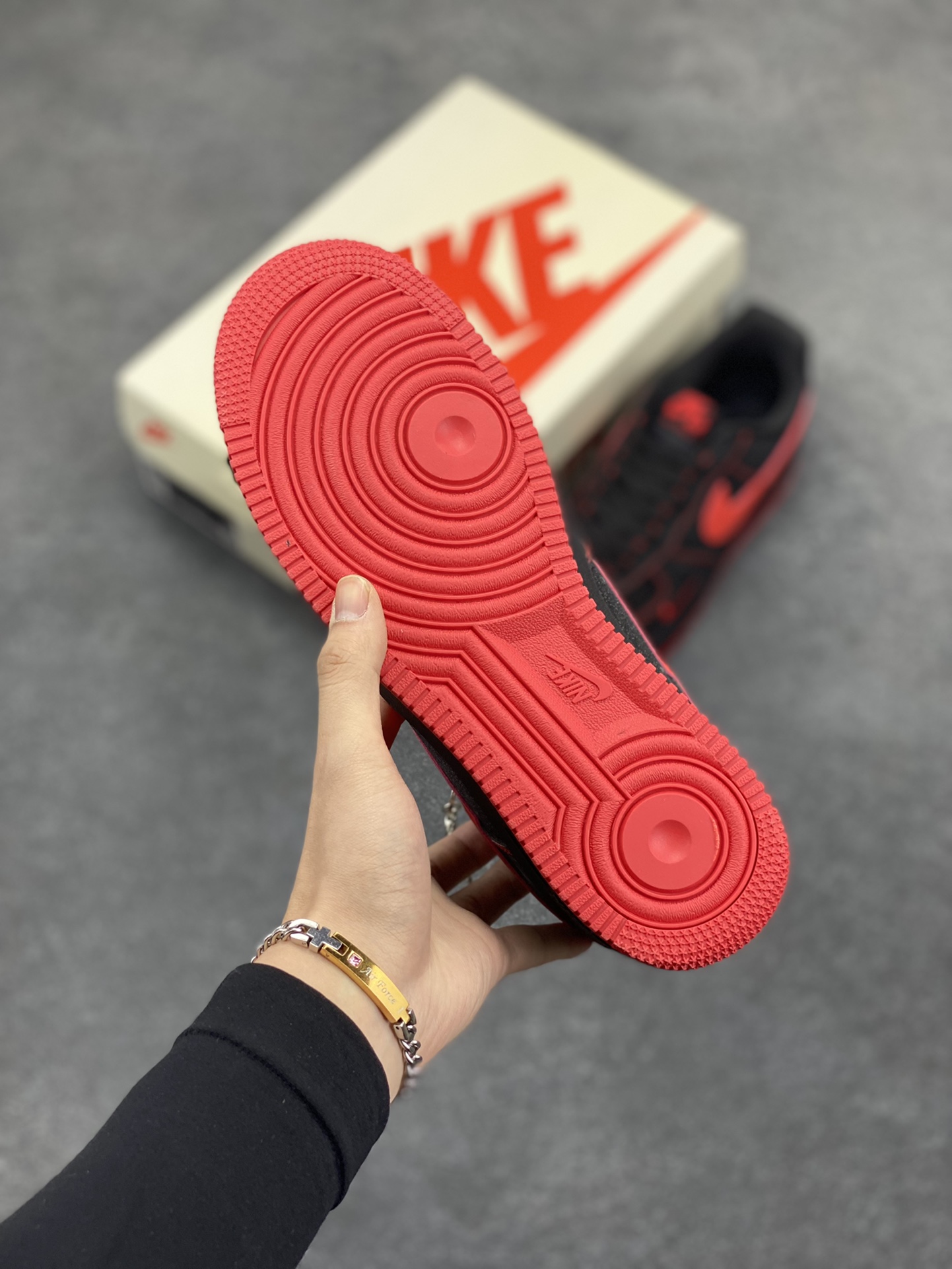 图片[5]-NIke Air Force 1 \’07 Low “心动橙”空军一号 低帮 运动鞋 休闲鞋 折边针车 工艺难度大 原楦头原纸板 原装鞋盒 定制五金配件 内置全掌气垫 原厂鞋底 货号：DF0188-015 尺码：36 36.5 37.5 38 38.5 39 40 40.5 41 42 42.5 43 44 44.5 45-选品中心