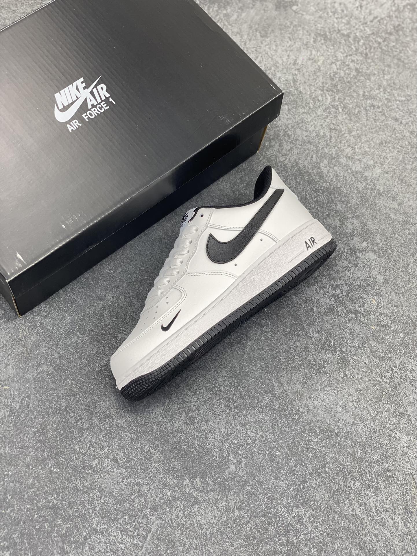 图片[7]-NIke Air Force 1 \’07 Low “白黑小勾”空军一号 低帮 运动鞋 休闲鞋 折边针车 工艺难度大 原楦头原纸板 原装鞋盒 定制五金配件 内置全掌气垫 原厂鞋底 货号：315122-103 尺码：36 36.5 37.5 38 38.5 39 40 40.5 41 42 42.5 43 44 44.5 45-选品中心