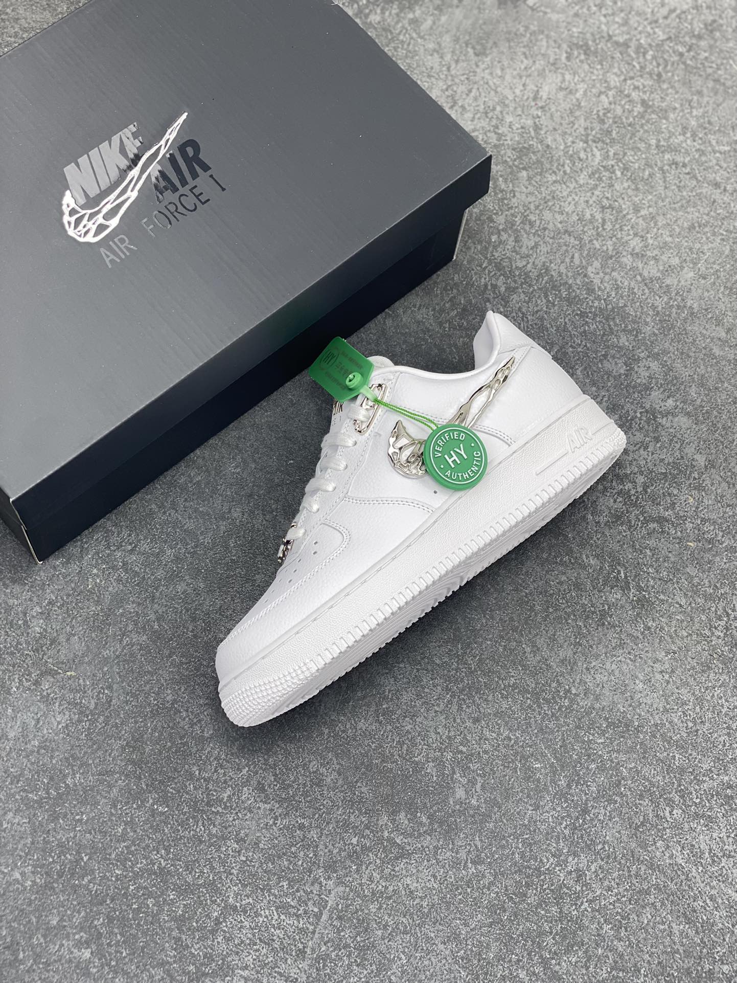 图片[7]-HY版本💯 Nike Air Force 1 Low 07 \”Molten Metal\” 液态金属勾 原楦头原纸板 打造纯正低帮空军版型 专注外贸渠道 全掌内置蜂窝气垫 原盒配件 原厂中底钢印、拉帮完美 货号：FV3616-101 尺码：36 36.5 37.5 38 38.5 39 40 40.5 41 42 42.5 43 44 44.5 45 46-选品中心