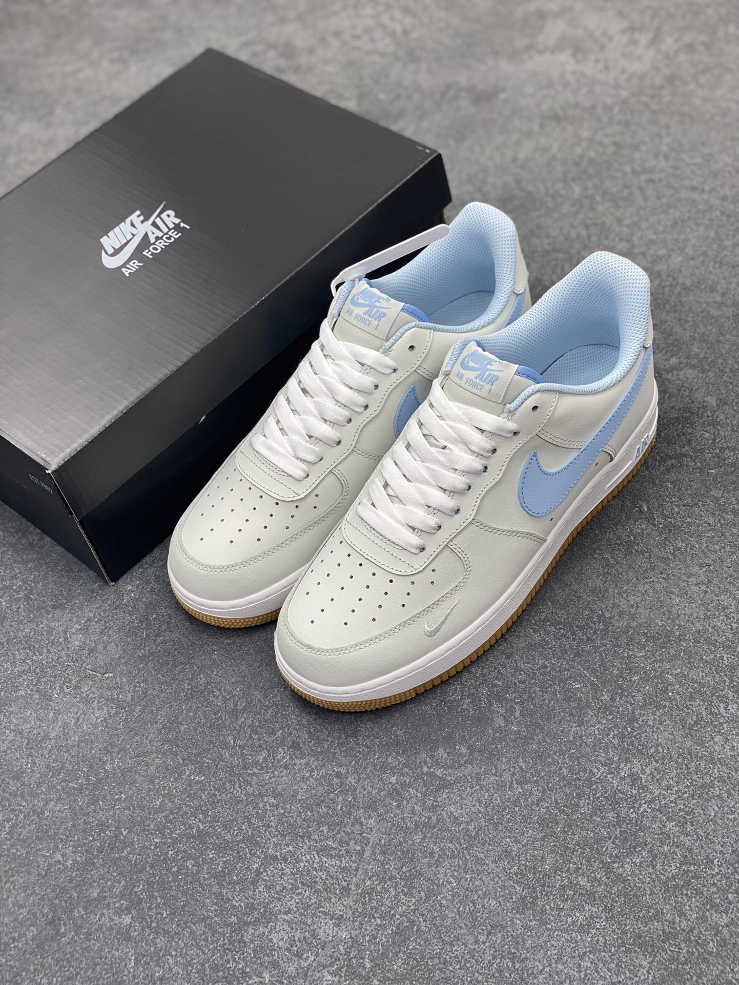 图片[8]-NIke Air Force 1 \’07 Low “青蓝”空军一号 低帮 运动鞋 休闲鞋 折边针车 工艺难度大 原楦头原纸板 原装鞋盒 定制五金配件 内置全掌气垫 原厂鞋底 货号：315122-102 尺码：36 36.5 37.5 38 38.5 39 40 40.5 41 42 42.5 43 44 44.5 45-选品中心