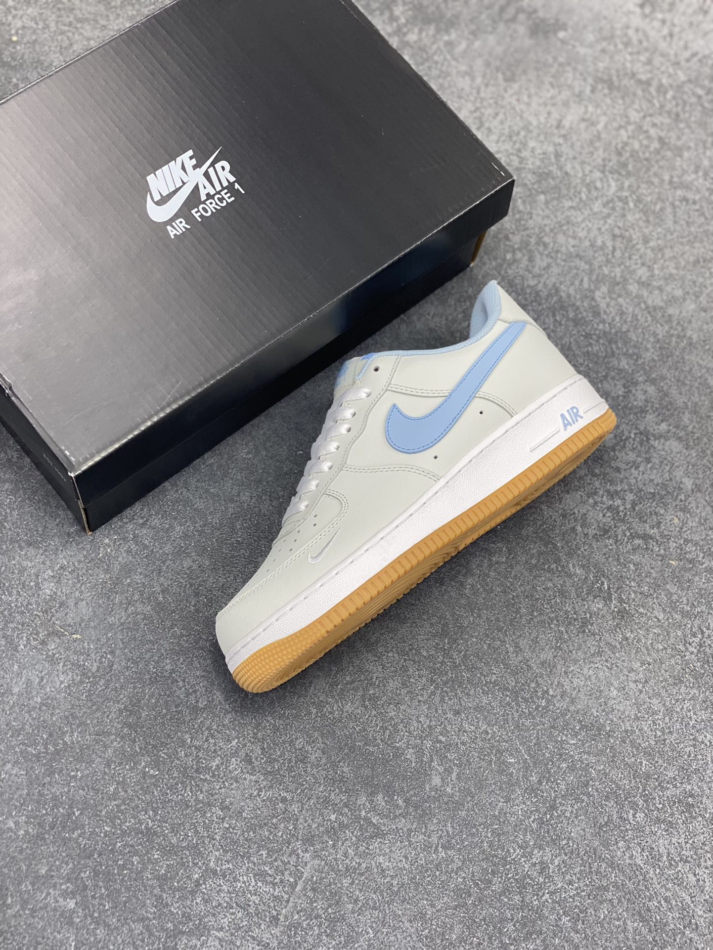 图片[7]-NIke Air Force 1 \’07 Low “青蓝”空军一号 低帮 运动鞋 休闲鞋 折边针车 工艺难度大 原楦头原纸板 原装鞋盒 定制五金配件 内置全掌气垫 原厂鞋底 货号：315122-102 尺码：36 36.5 37.5 38 38.5 39 40 40.5 41 42 42.5 43 44 44.5 45-选品中心