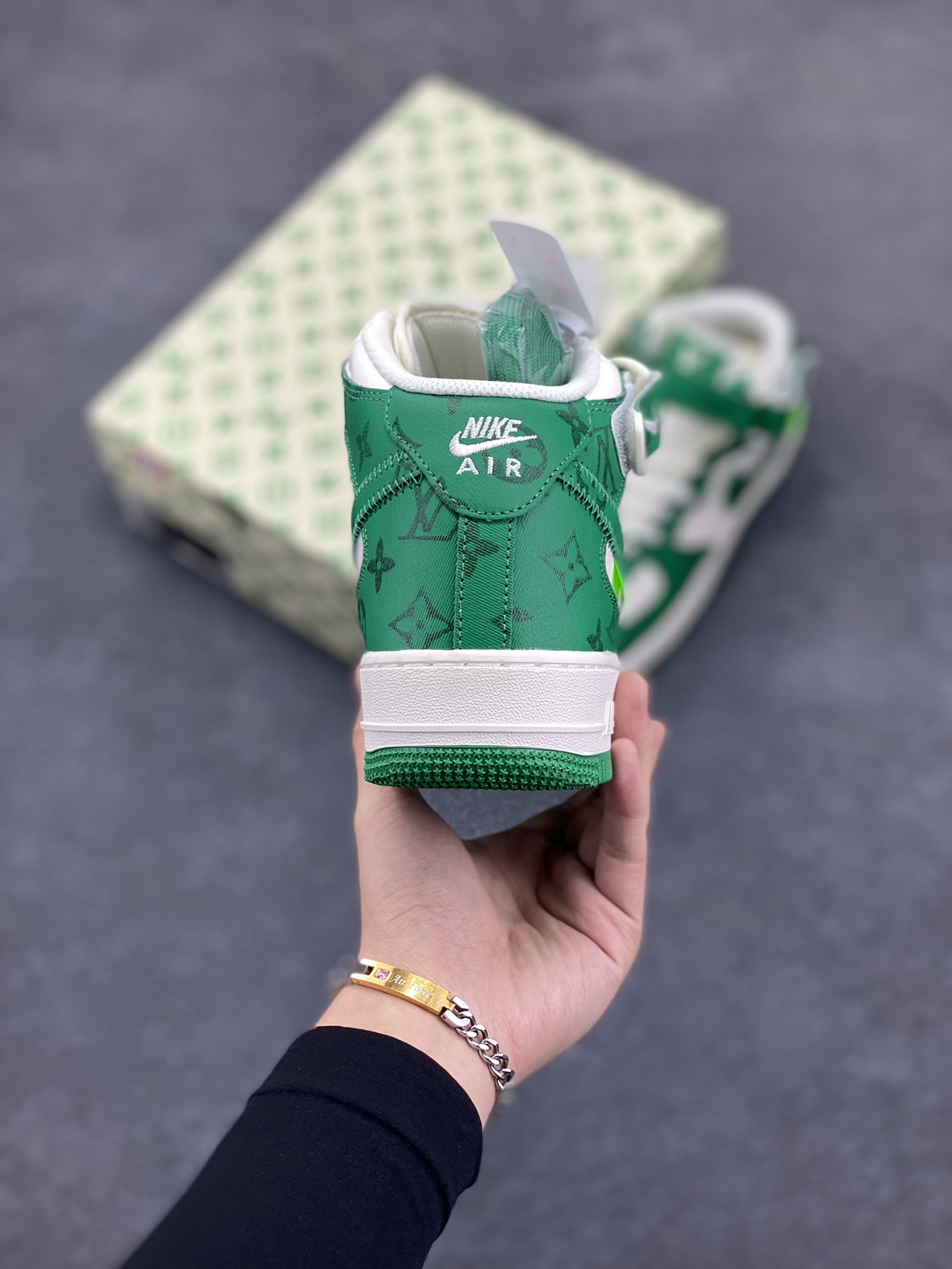 图片[4]-路易威登Louis Vuitton 联名定制 Nike Air Force 1 MID \’07 米绿 空军中帮休闲板鞋 定制LV鞋盒 原楦原纸板 纯正空军版型 内置全掌气垫 货号：LL0222-002 尺码：36 36.5 37.5 38 38.5 39 40 40.5 41 42 42.5 43 44 44.5 45-选品中心