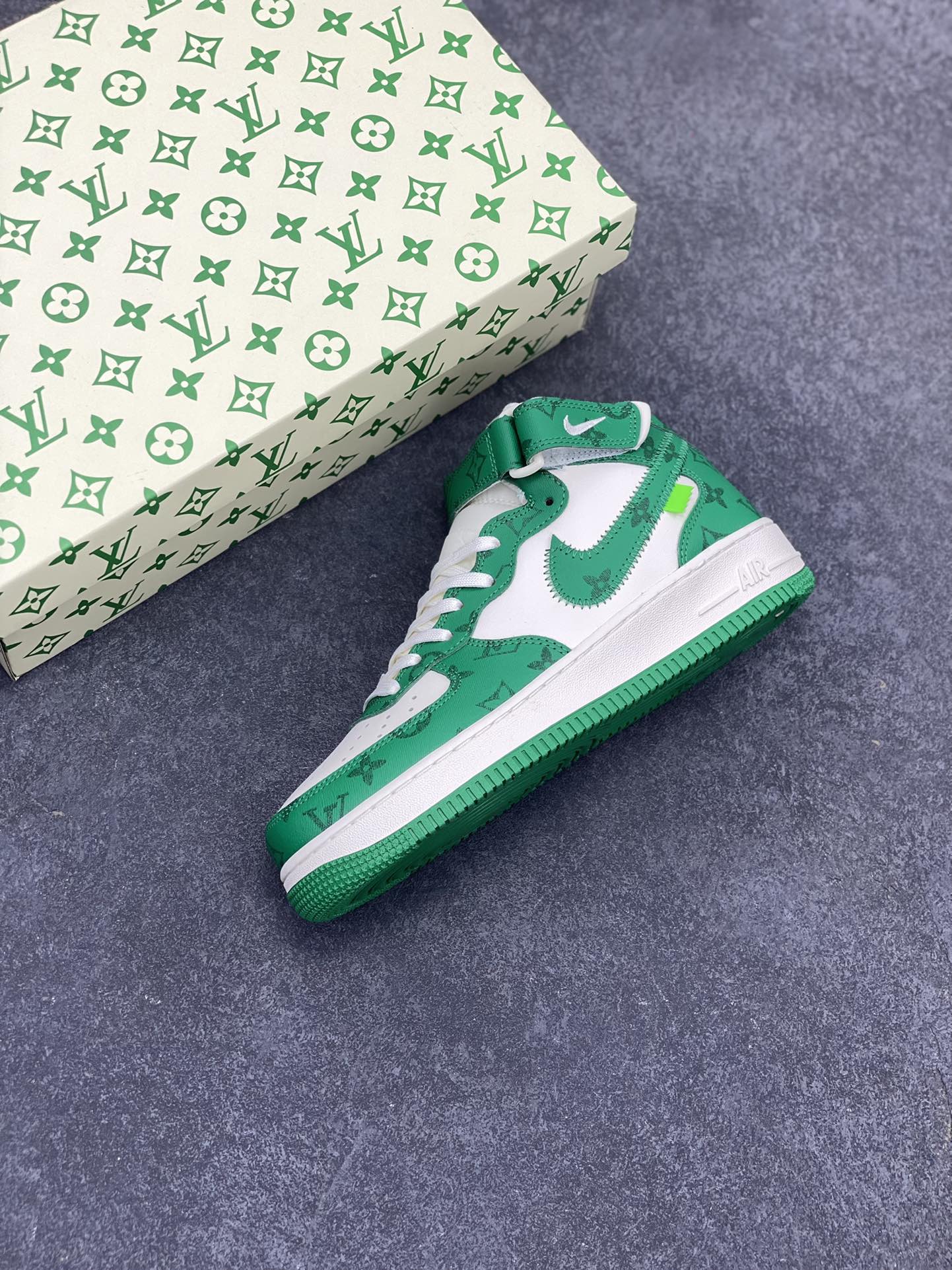 图片[7]-路易威登Louis Vuitton 联名定制 Nike Air Force 1 MID \’07 米绿 空军中帮休闲板鞋 定制LV鞋盒 原楦原纸板 纯正空军版型 内置全掌气垫 货号：LL0222-002 尺码：36 36.5 37.5 38 38.5 39 40 40.5 41 42 42.5 43 44 44.5 45-选品中心