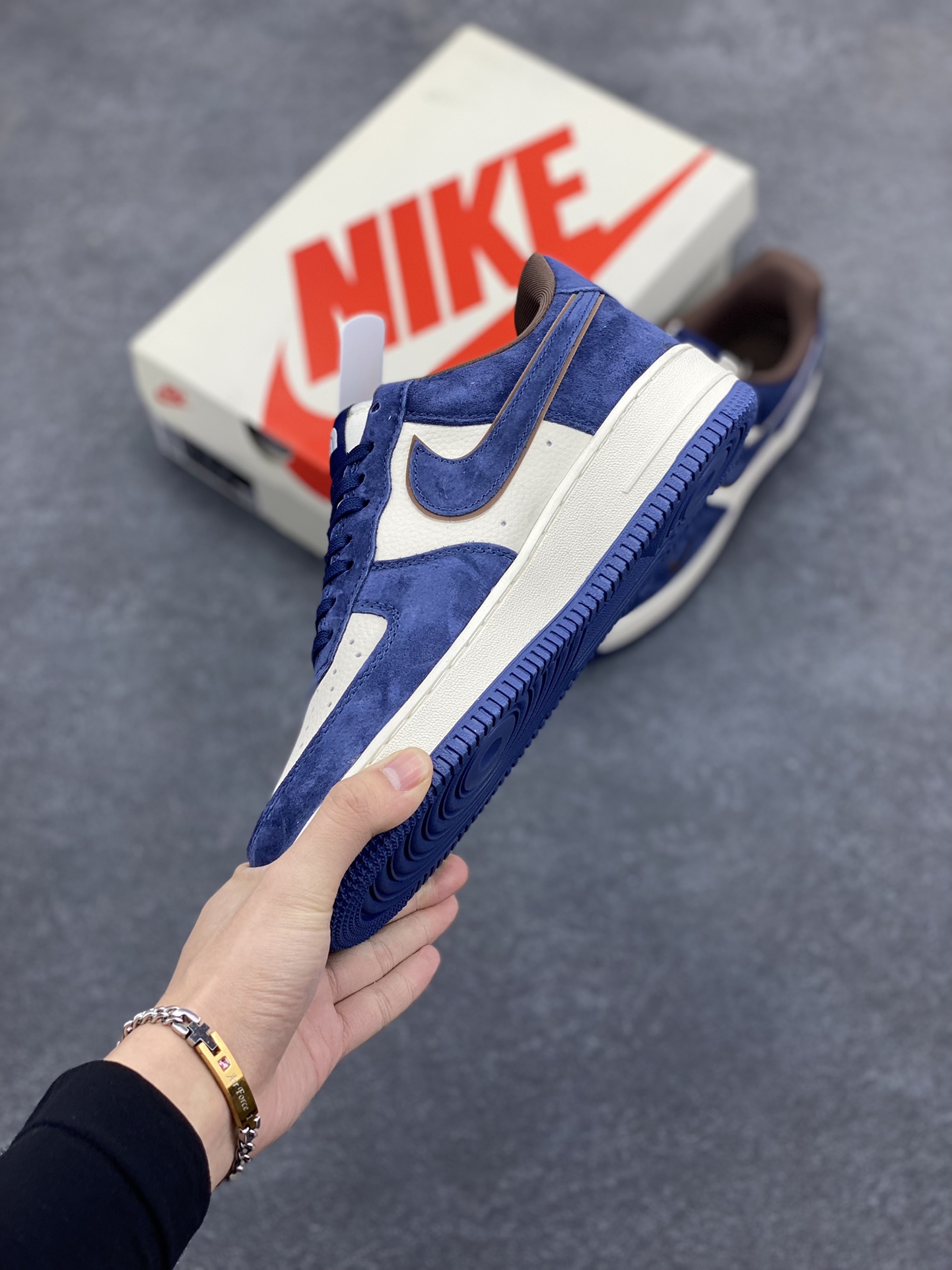 图片[3]-NIke Air Force 1 \’07 Low “北面联名–钢蓝色”空军一号 低帮 运动鞋 休闲鞋 折边针车 工艺难度大 原楦头原纸板 原装鞋盒 定制五金配件 内置全掌气垫 原厂鞋底 货号：KK1988-032 尺码：36 36.5 37.5 38 38.5 39 40 40.5 41 42 42.5 43 44 44.5 45-选品中心