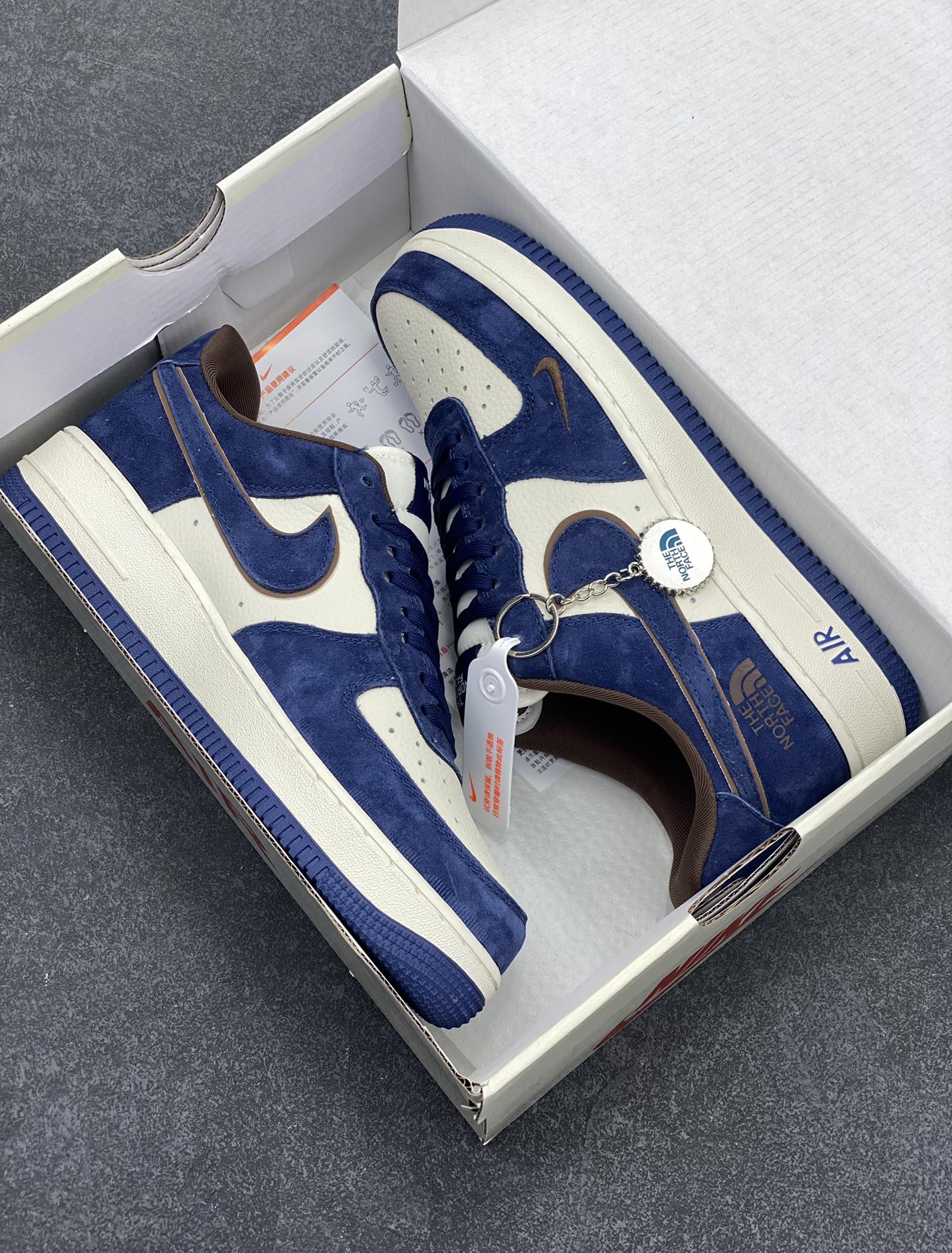 图片[9]-NIke Air Force 1 \’07 Low “北面联名–钢蓝色”空军一号 低帮 运动鞋 休闲鞋 折边针车 工艺难度大 原楦头原纸板 原装鞋盒 定制五金配件 内置全掌气垫 原厂鞋底 货号：KK1988-032 尺码：36 36.5 37.5 38 38.5 39 40 40.5 41 42 42.5 43 44 44.5 45-选品中心