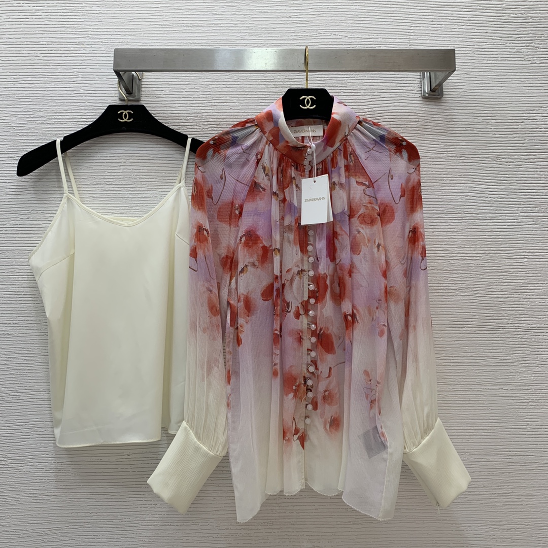 NO:315660,Model number G24121745 ZIMMERMA*N Australia brand High-end custom Silk silk fabric, fashionable and sexy transparent red flower print button-up collar loose and versatile long-sleeved silk shirt top!  (M size inner bust 92, front cloak length 53/52, bust 138, rotator sleeve 68, cloak length 64, real silk, alexander wang19860909款号G24121745 ZIMMERMA*N兹默曼澳洲品牌 高端定制Silk真丝面料、时尚性感透视红色花朵印花系扣立领宽松百搭长袖真丝衬衣上衣！（M码内搭胸围92,前衣长53/52,胸围138,连肩袖68,衣长64,,real silk,alexander wang,Women's clothing