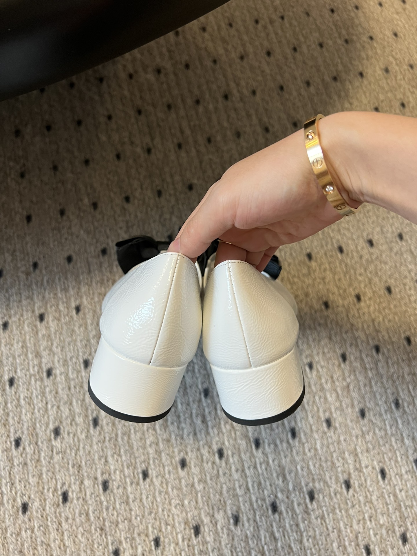 
Miu Miu | 缪缪 2025早春新品蝴蝶结粗跟玛丽珍

专柜主打最新走秀款 蝴蝶结复古玛丽珍粗跟