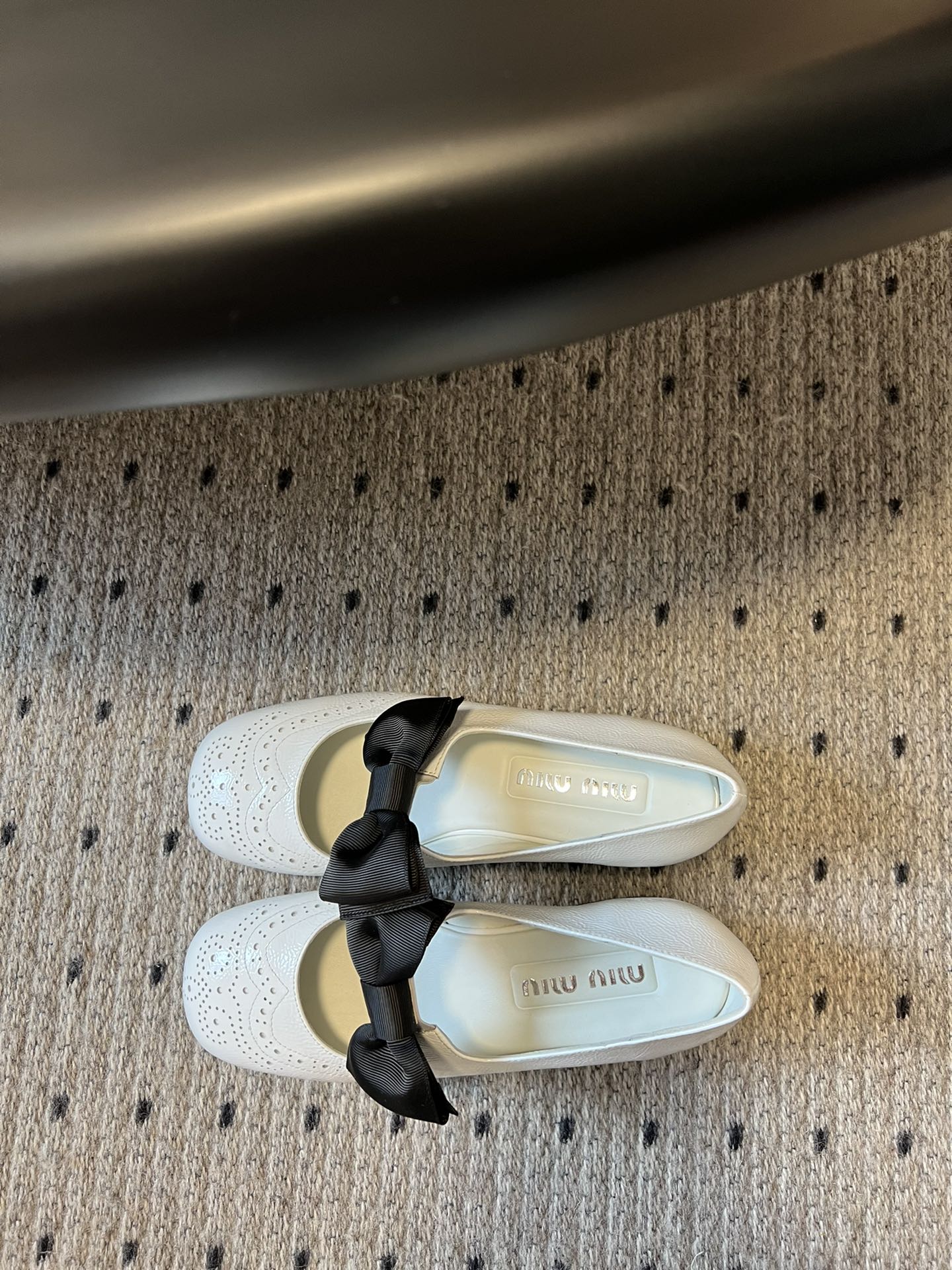 
Miu Miu | 缪缪 2025早春新品蝴蝶结粗跟玛丽珍

专柜主打最新走秀款 蝴蝶结复古玛丽珍粗跟
