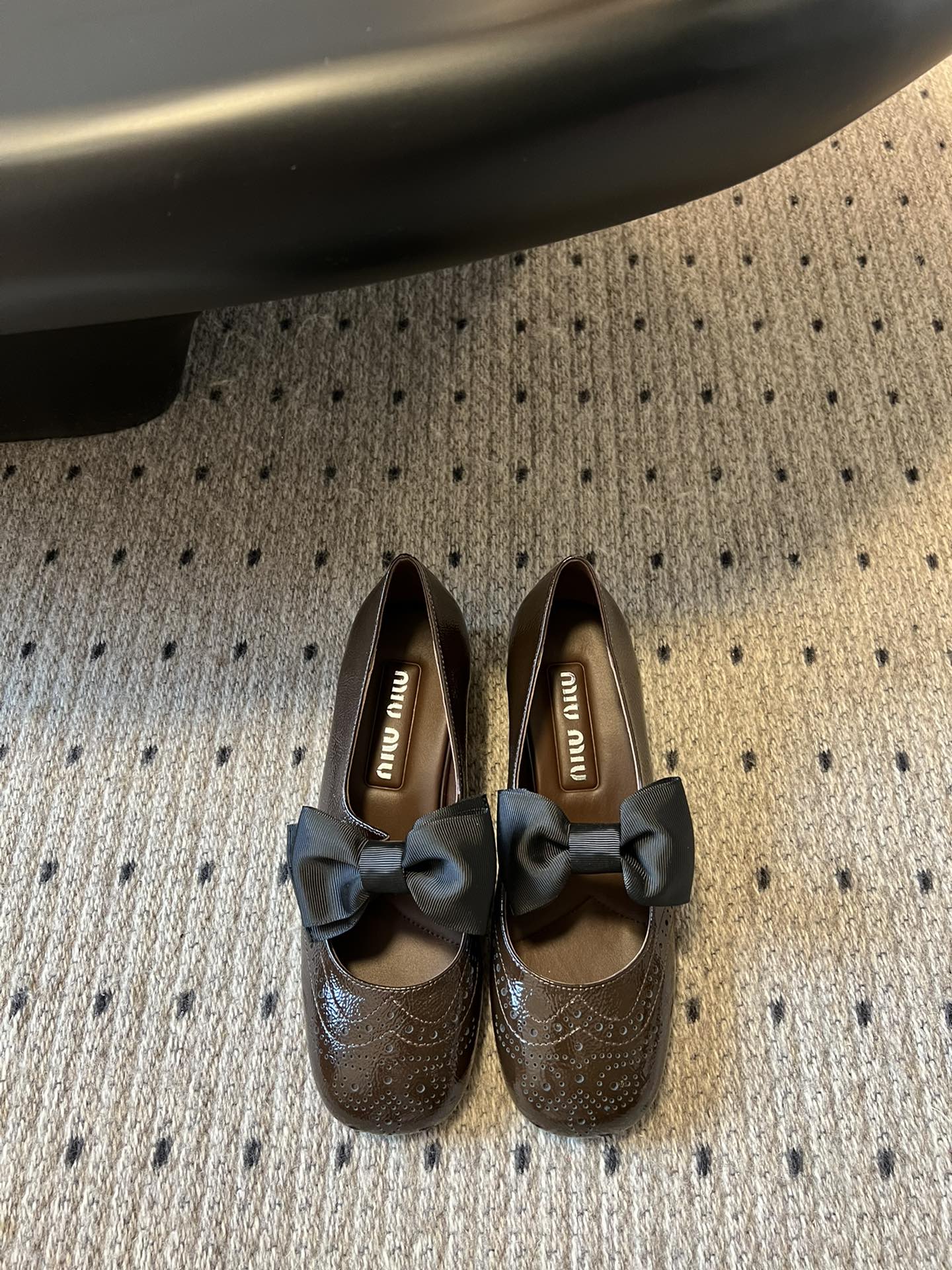 
Miu Miu | 缪缪 2025早春新品蝴蝶结粗跟玛丽珍

专柜主打最新走秀款 蝴蝶结复古玛丽珍粗跟