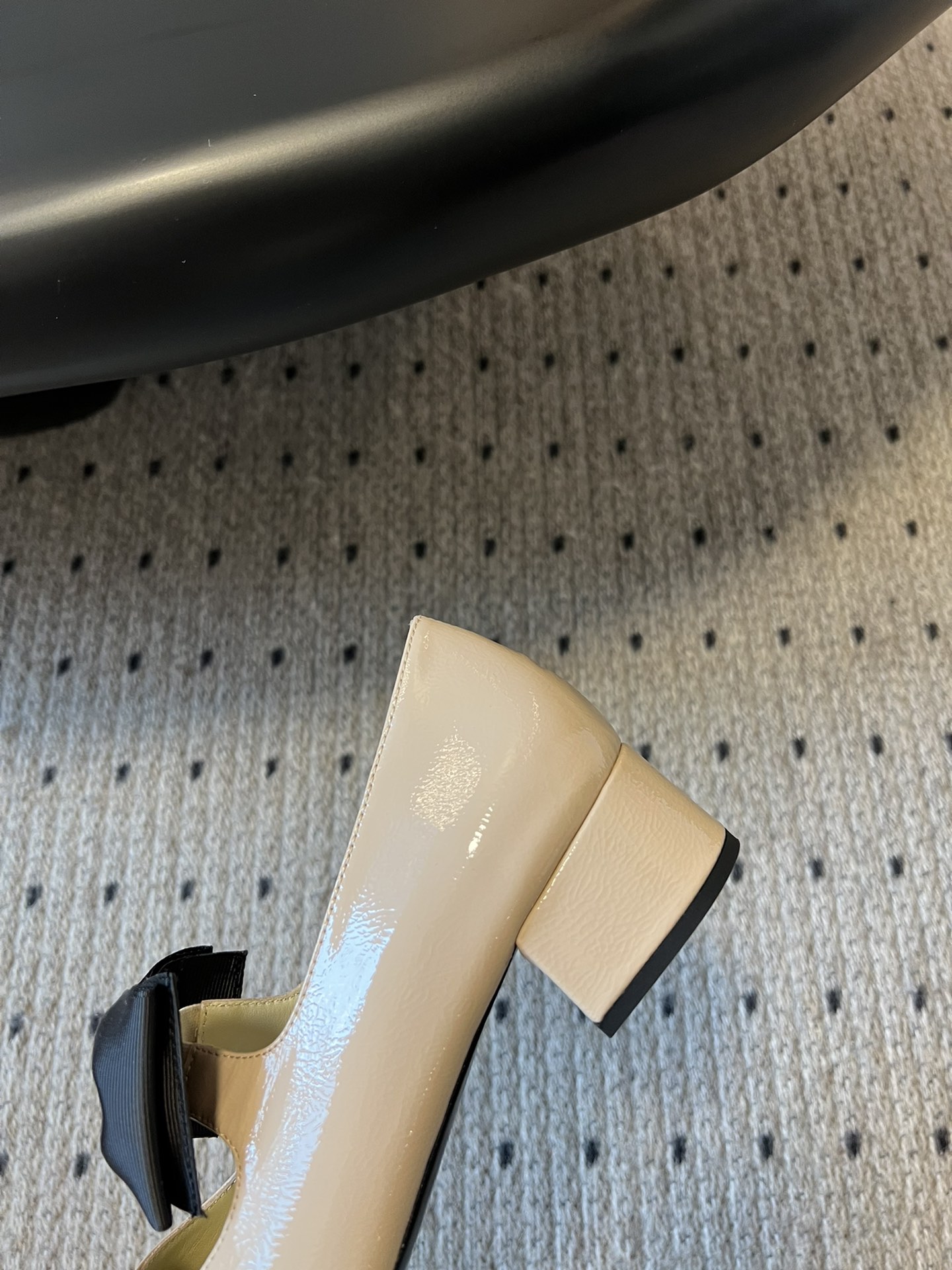 
Miu Miu | 缪缪 2025早春新品蝴蝶结粗跟玛丽珍

专柜主打最新走秀款 蝴蝶结复古玛丽珍粗跟
